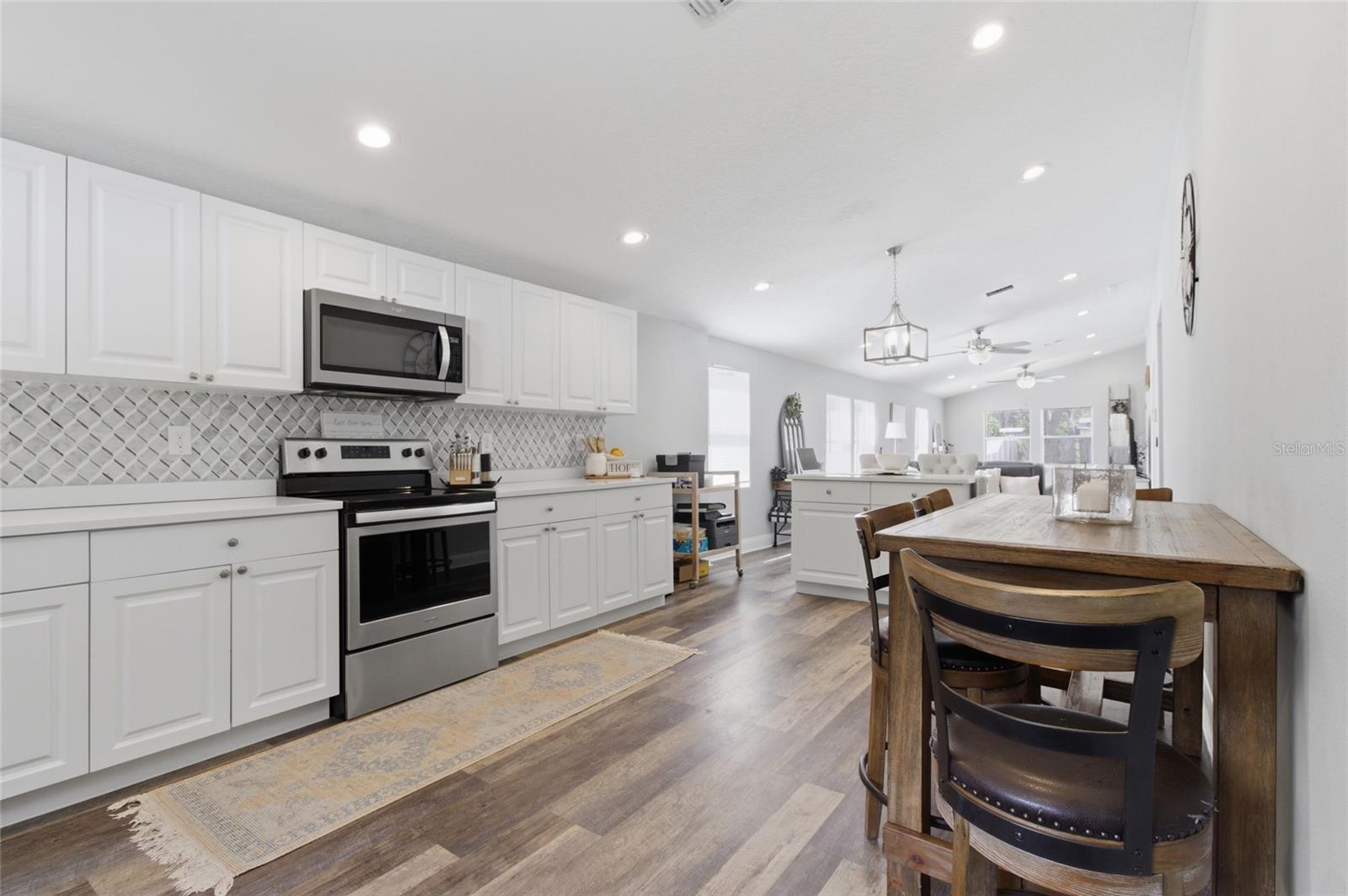 1613 E CHELSEA ST — photo 11