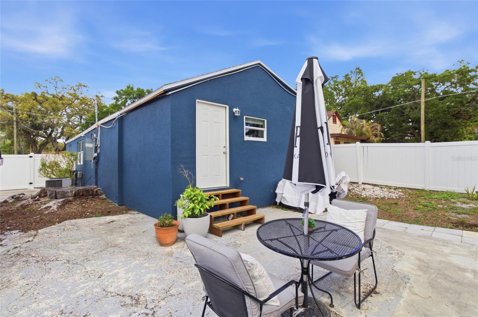 1613 E CHELSEA ST — photo 27