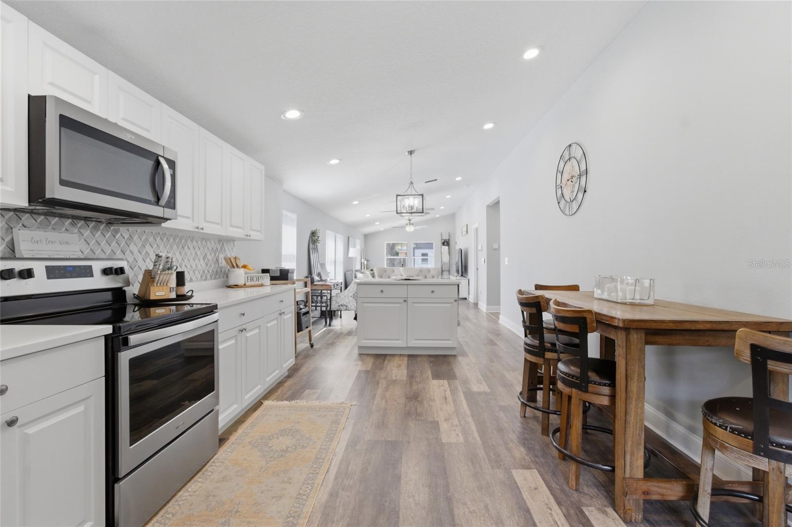 1613 E CHELSEA ST — photo 13