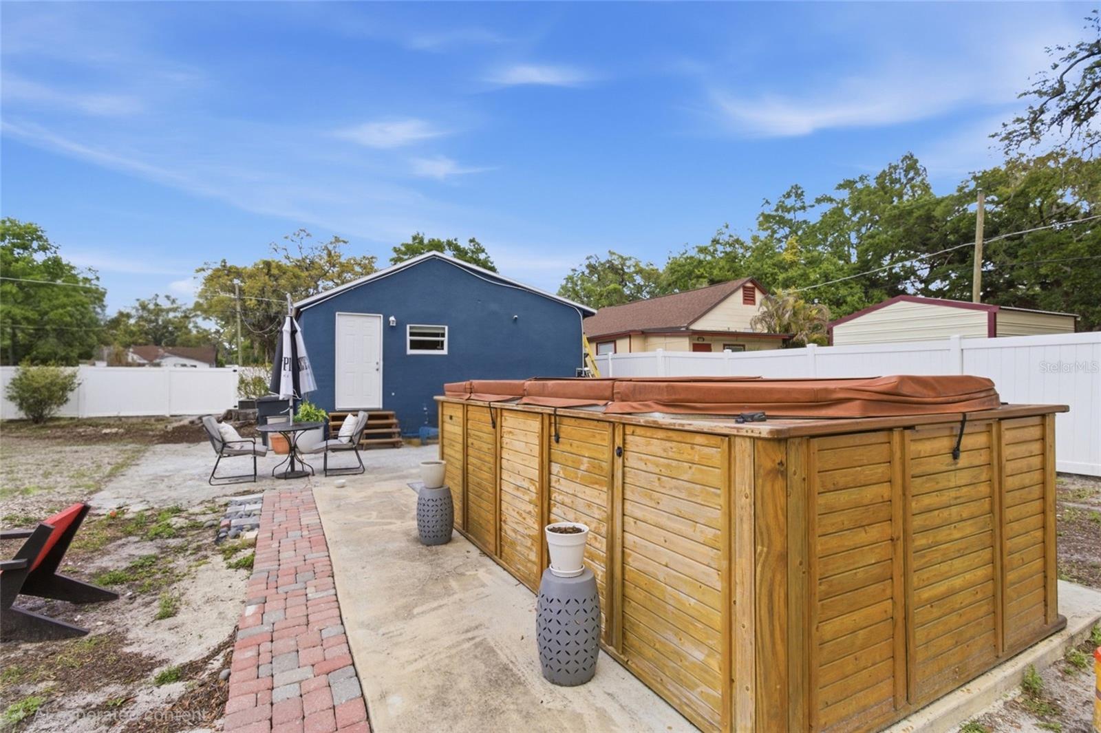1613 E CHELSEA ST — photo 26