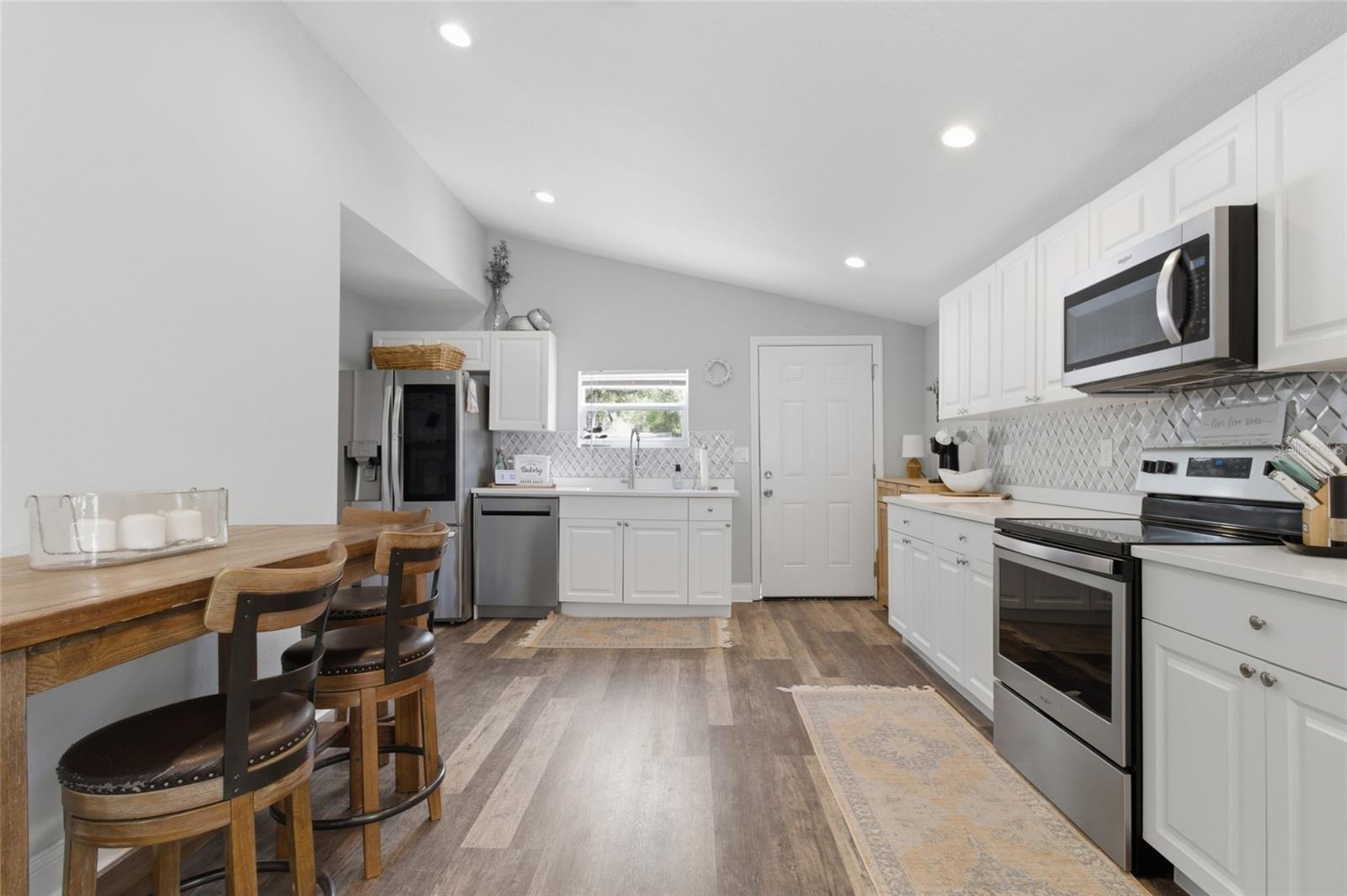 1613 E CHELSEA ST — photo 10