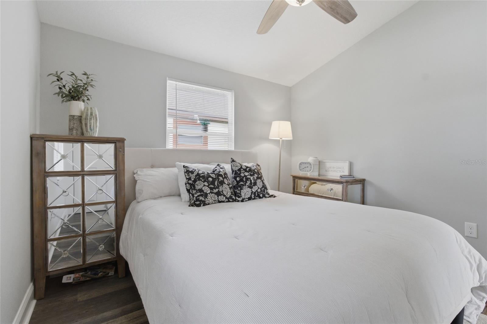 1613 E CHELSEA ST — photo 17