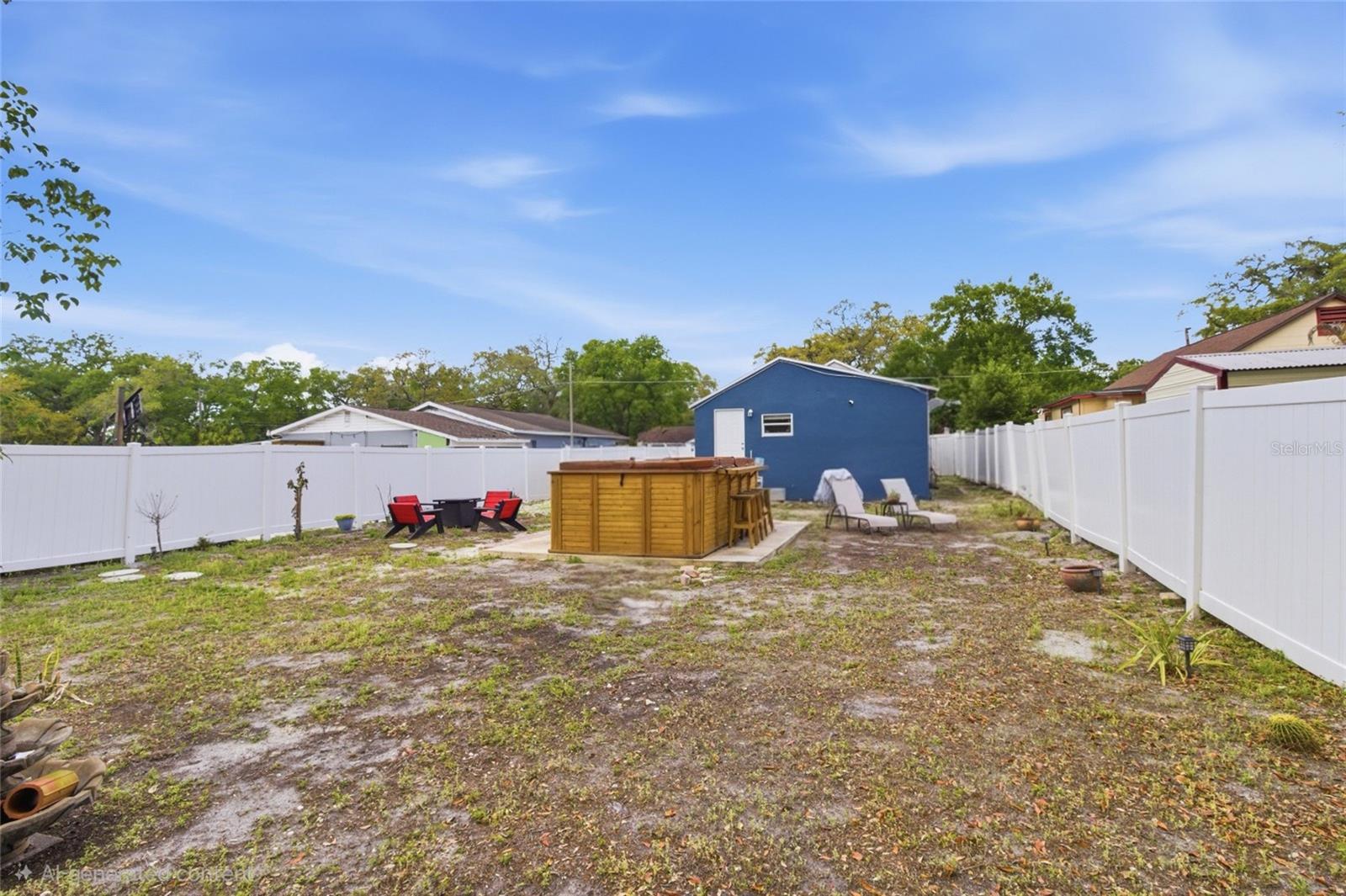 1613 E CHELSEA ST — photo 28