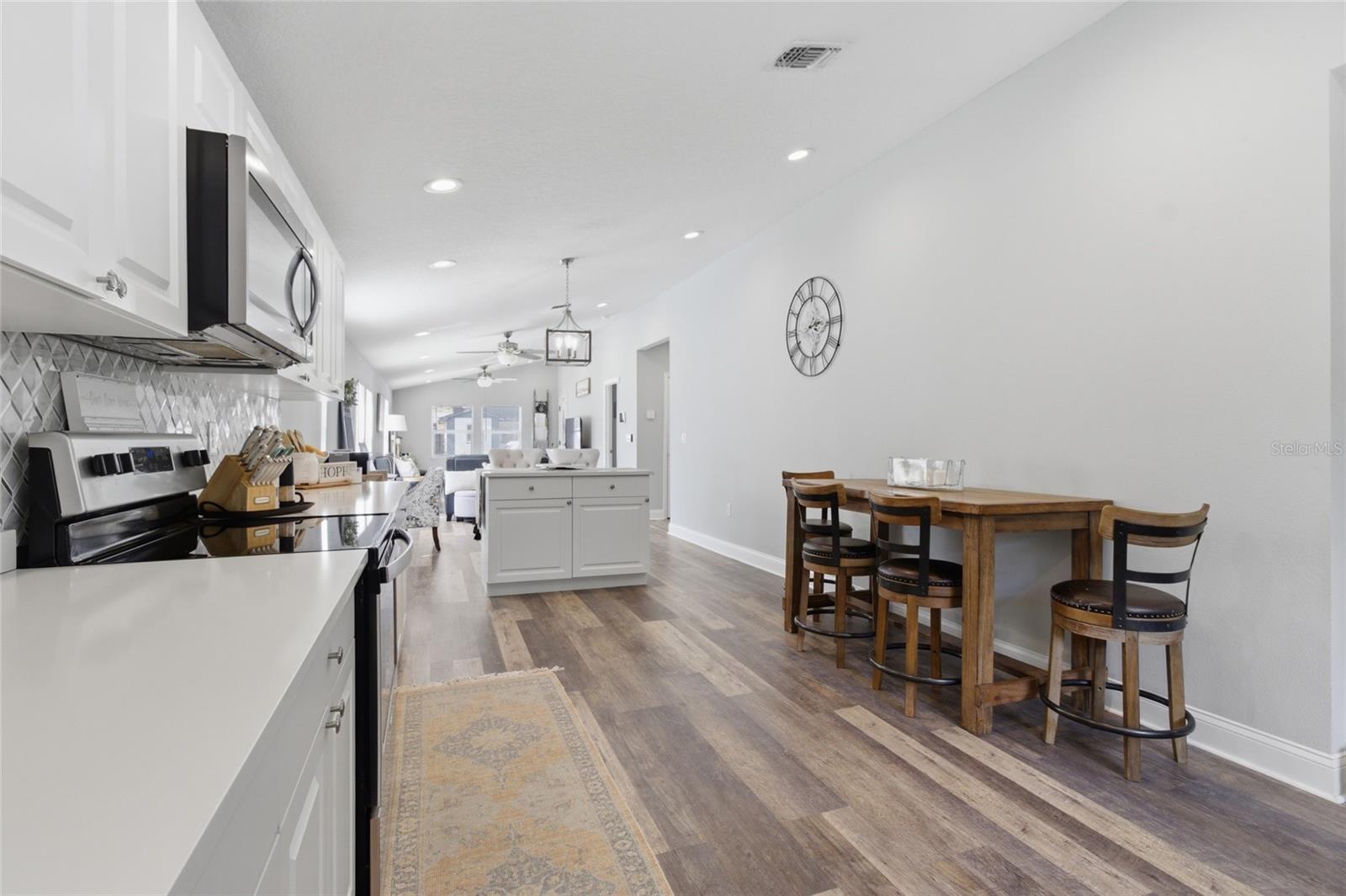 1613 E CHELSEA ST — photo 14