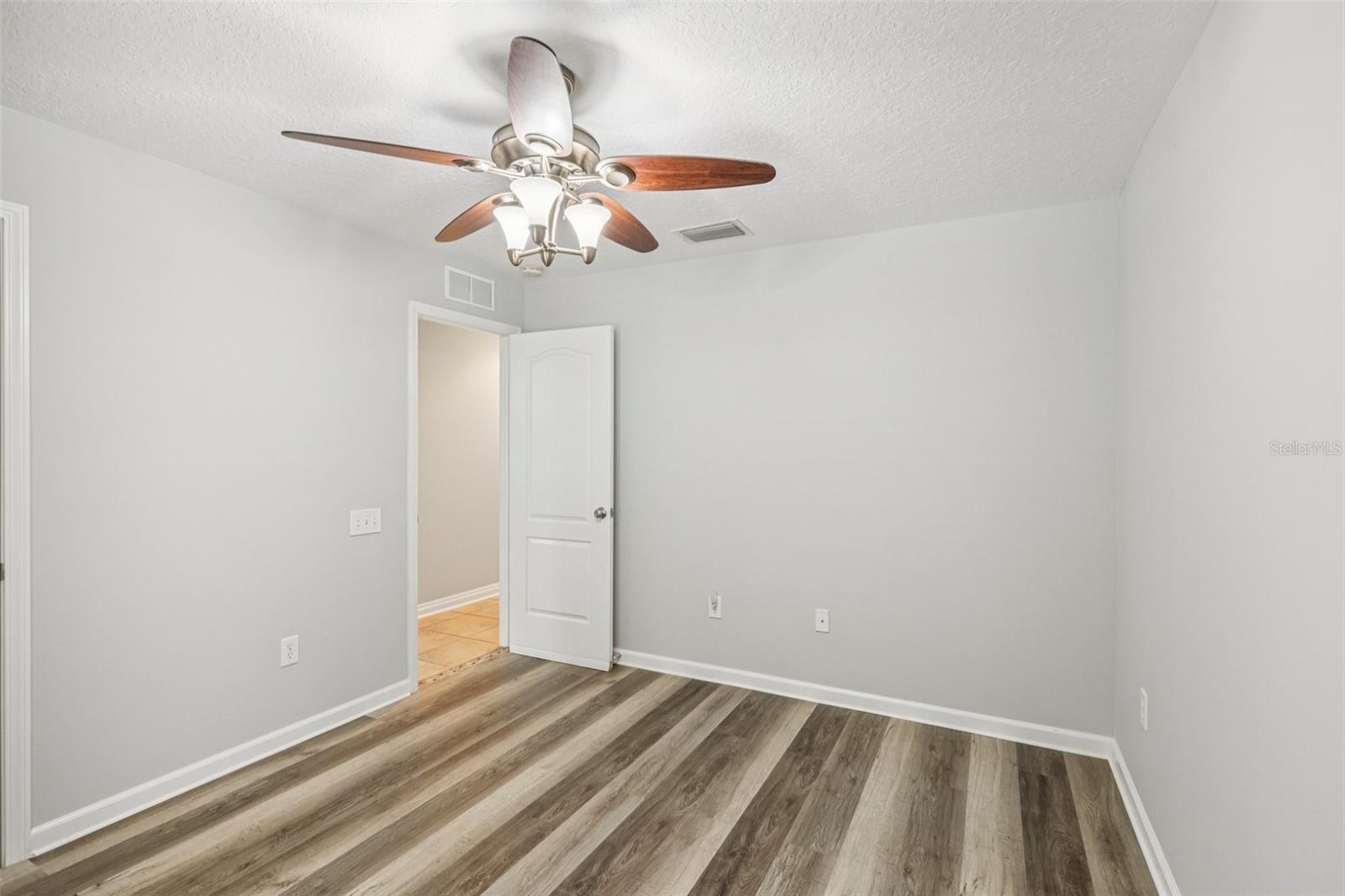 1901 HEARTLAND CIR — photo 22