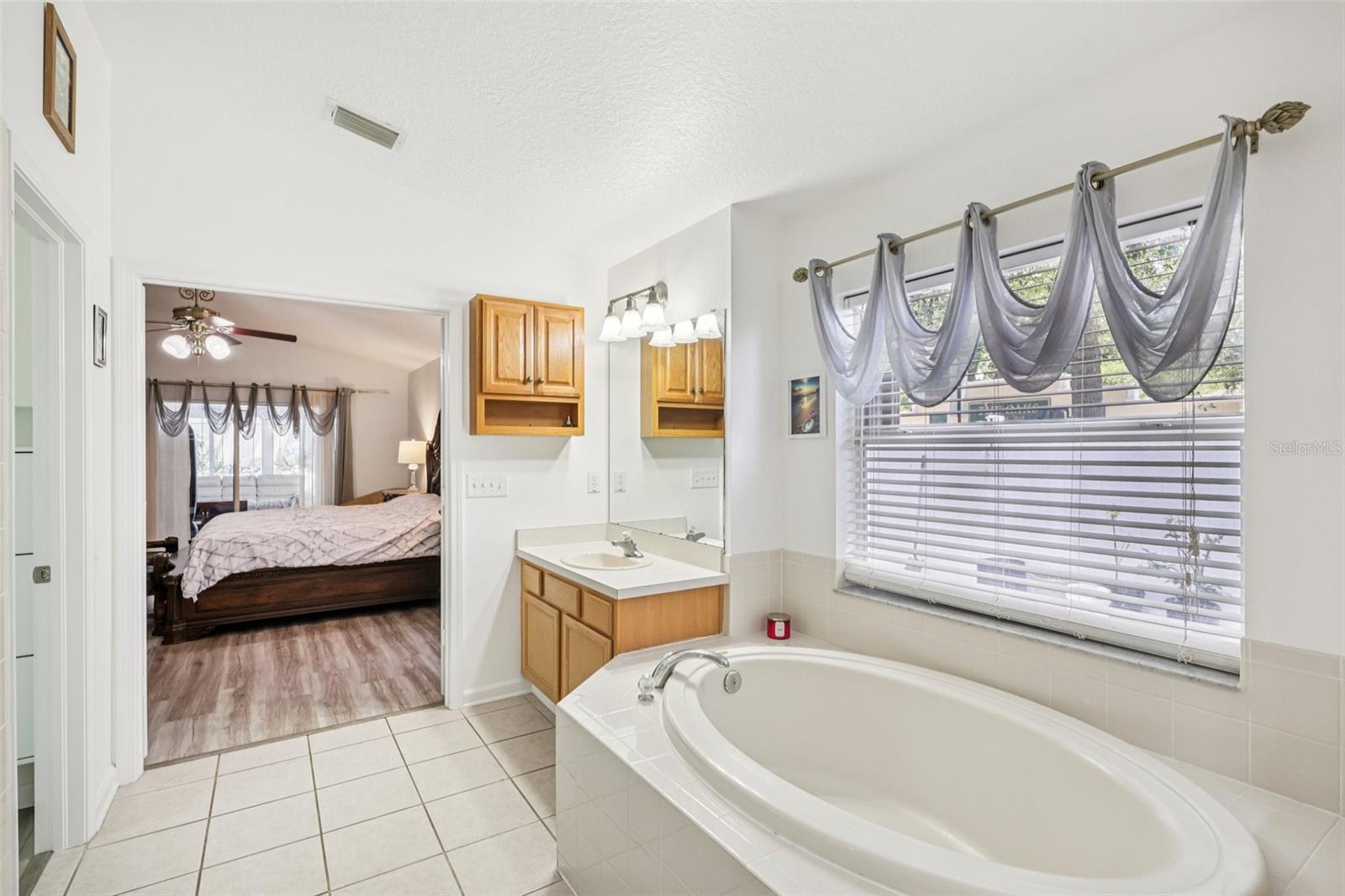 1901 HEARTLAND CIR — photo 31