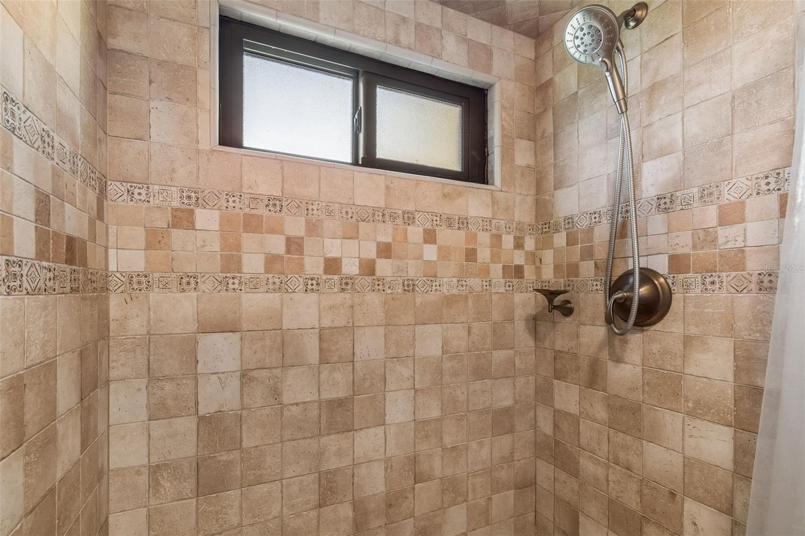 8723 ASHBURY DR — photo 23