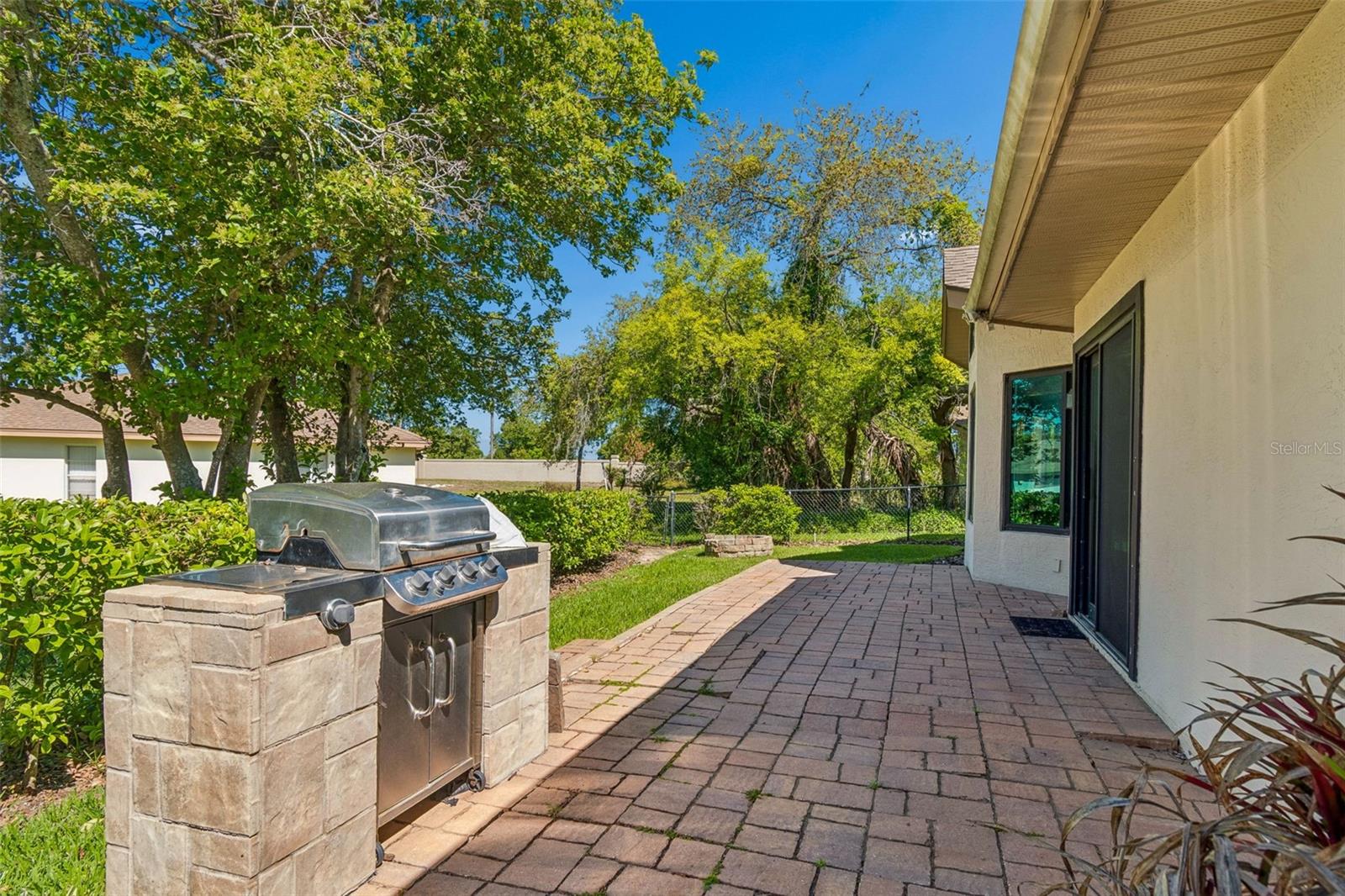 8723 ASHBURY DR — photo 33