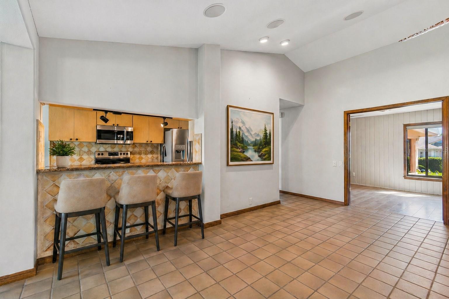 8723 ASHBURY DR — photo 12