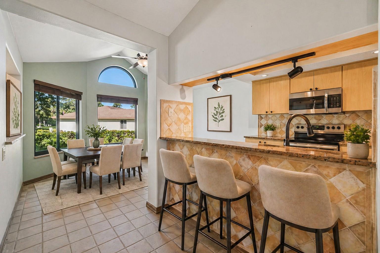 8723 ASHBURY DR — photo 11