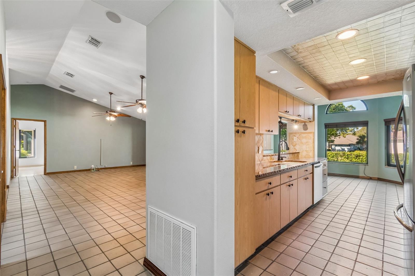 8723 ASHBURY DR — photo 6