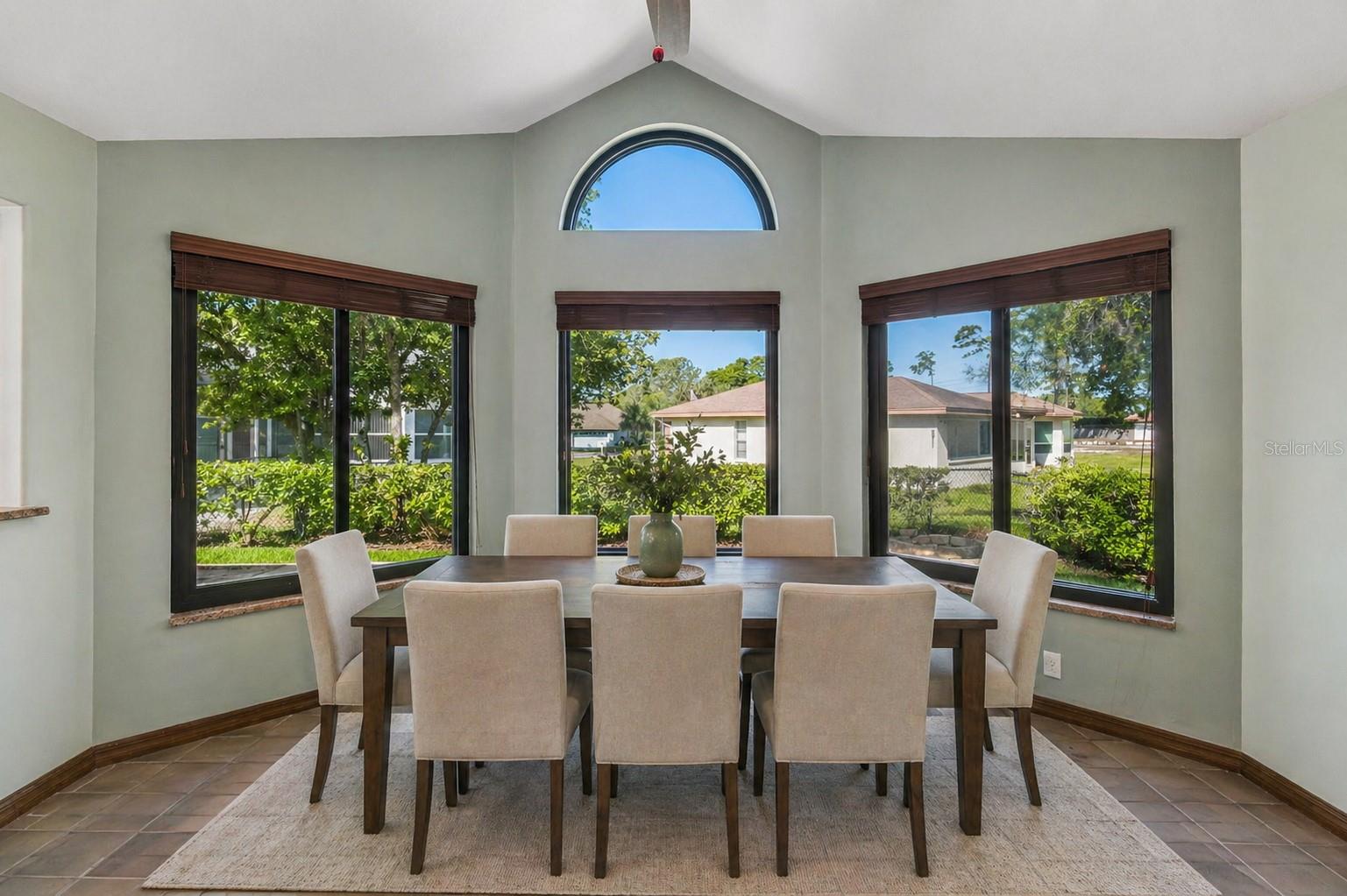 8723 ASHBURY DR — photo 10