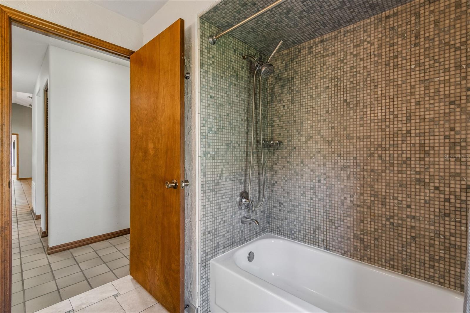 8723 ASHBURY DR — photo 18