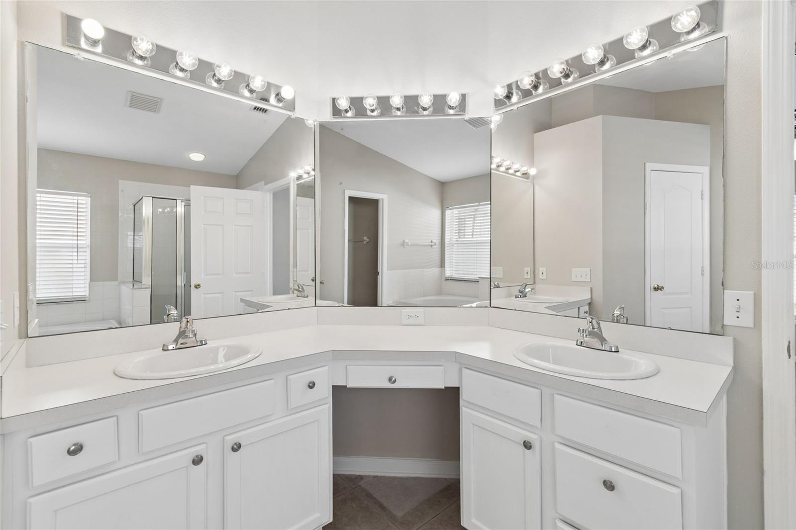 13226 EVENING SUNSET LN — photo 29