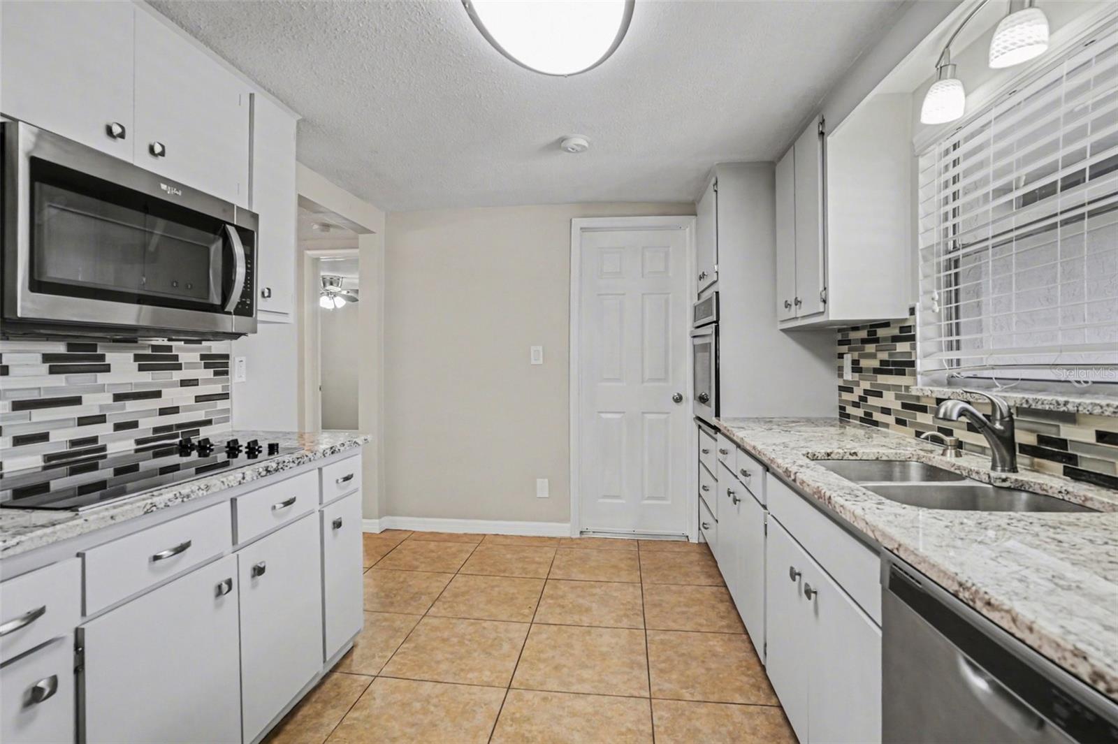 8006 MIMOSA DR — photo 5