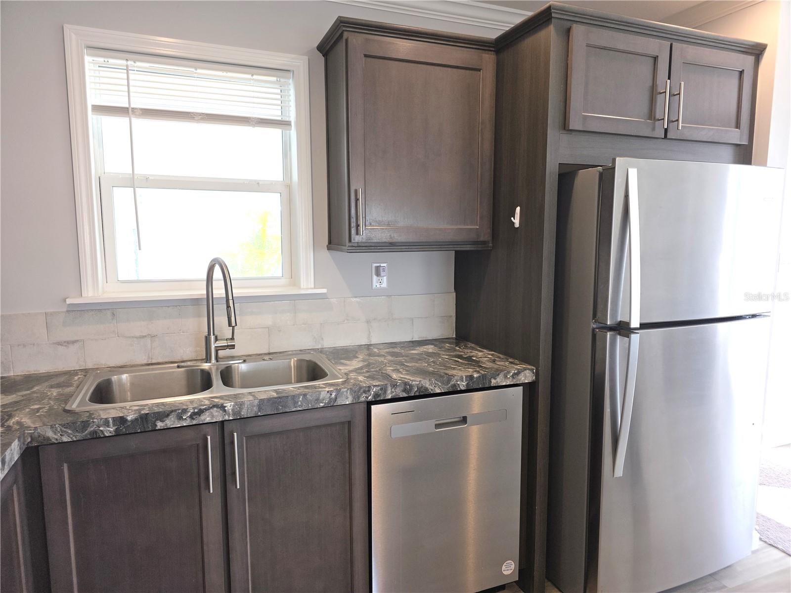 236 WOLVERINE AVE — photo 4