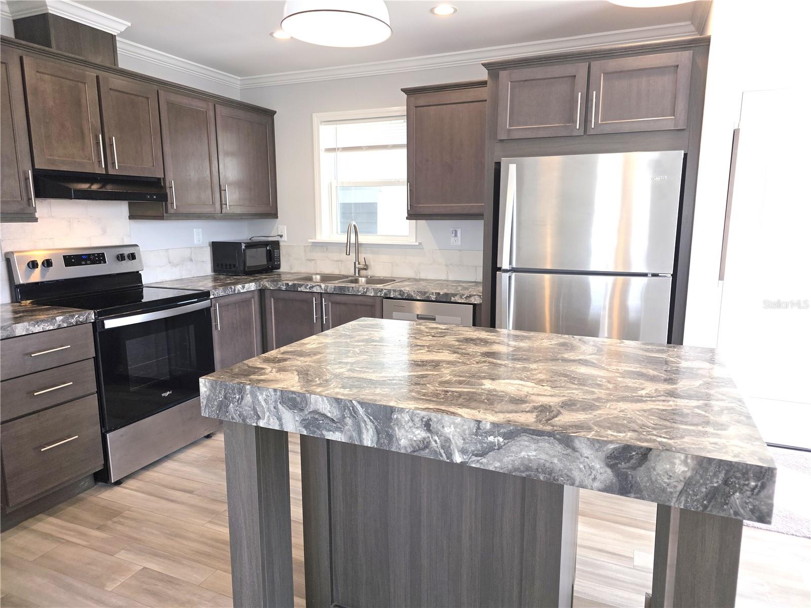 236 WOLVERINE AVE — photo 2