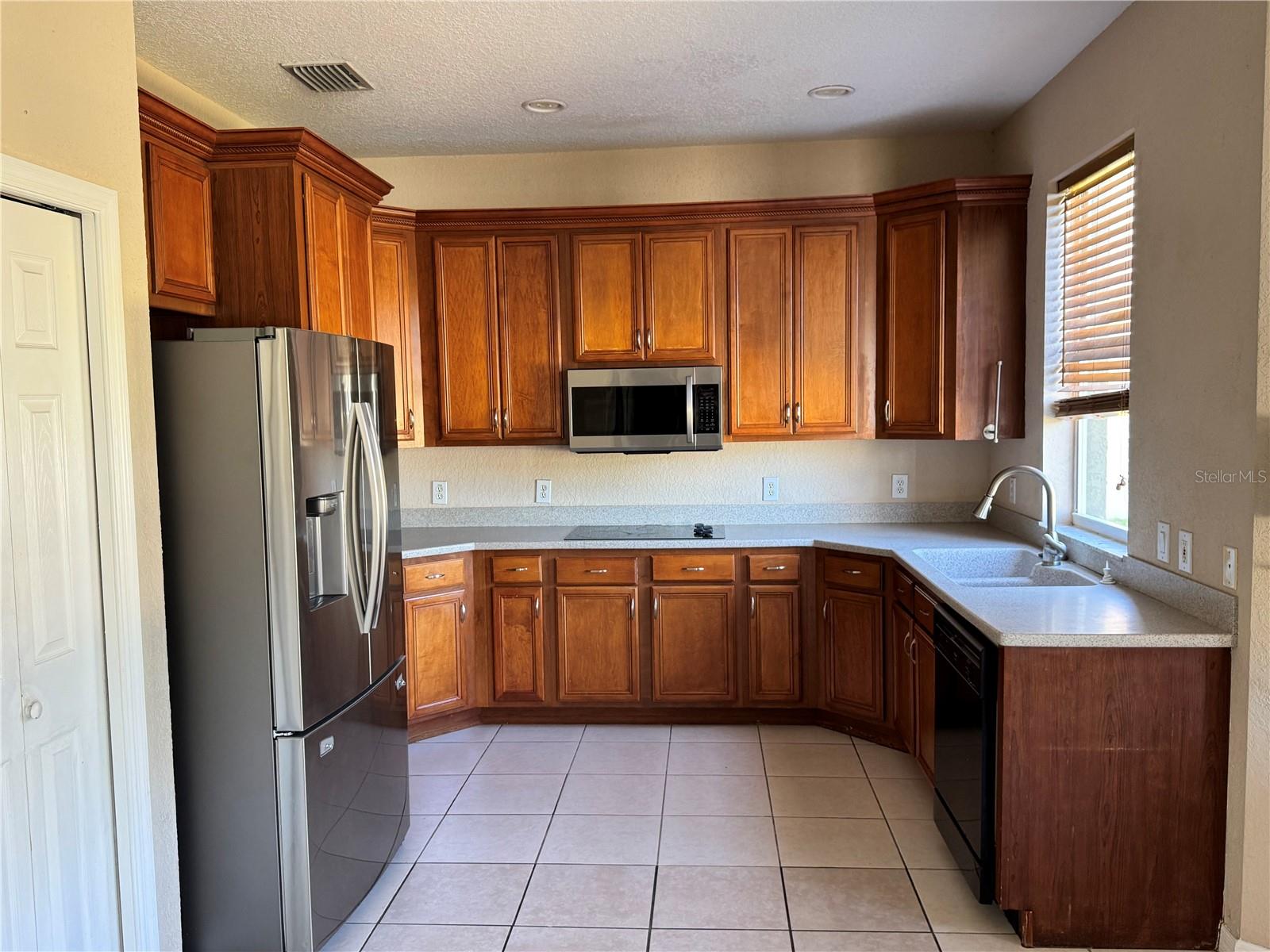 9023 PINEBREEZE DR — photo 6