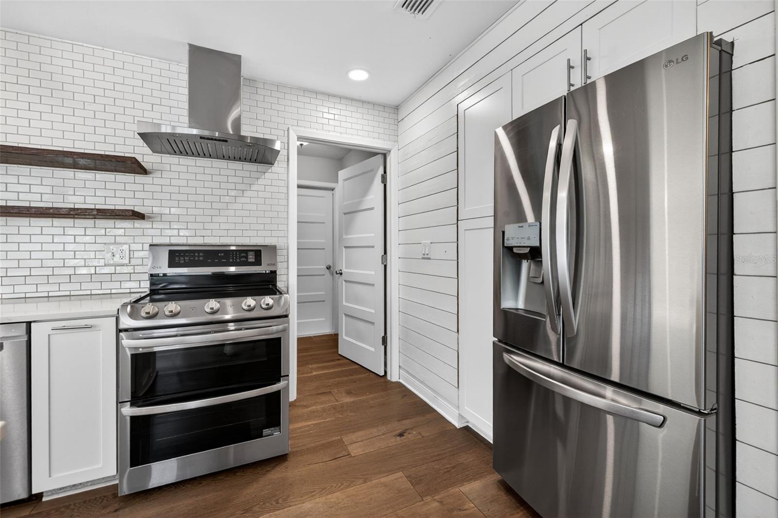 4200 BEACH DR SE — photo 9