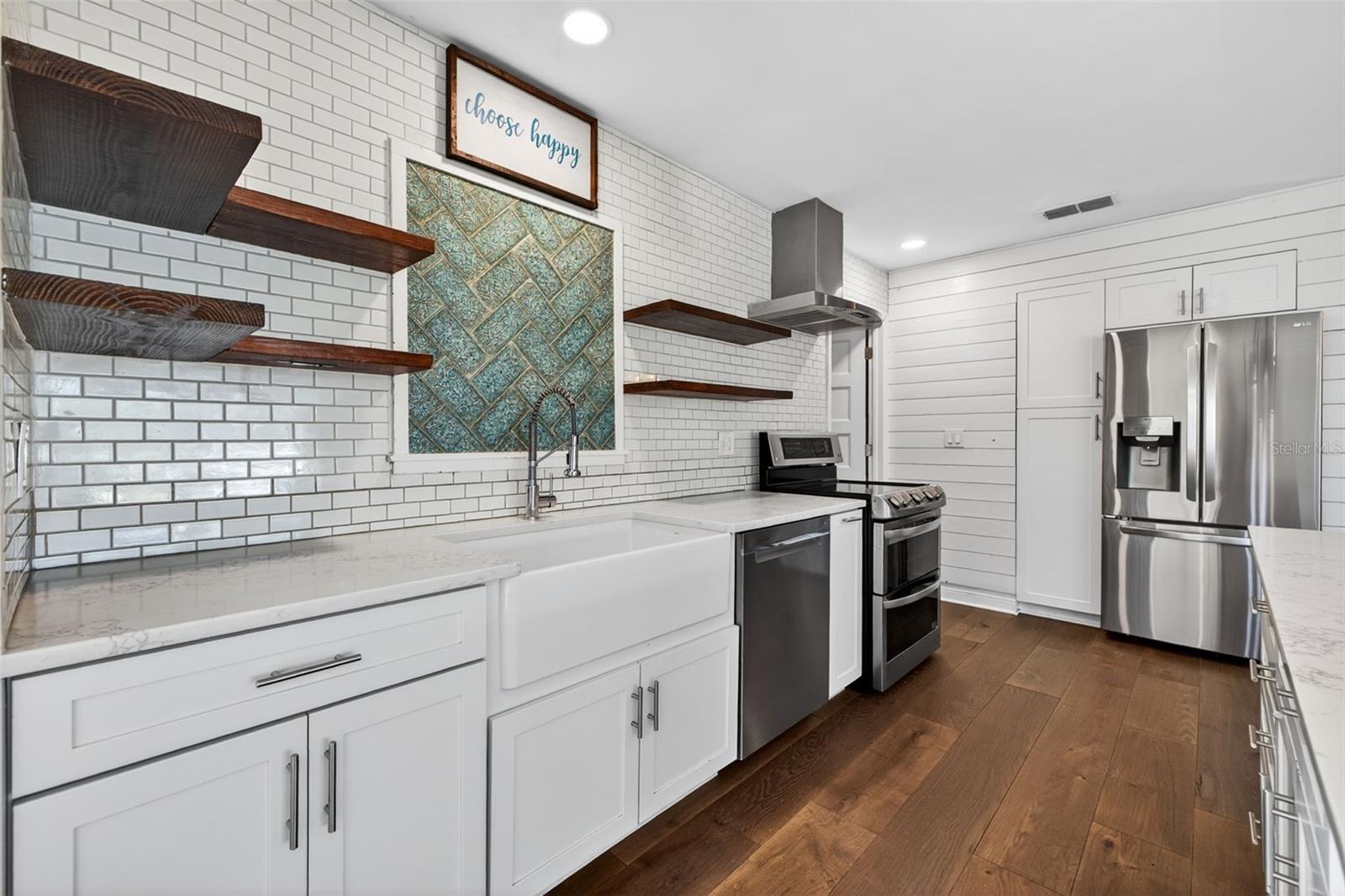 4200 BEACH DR SE — photo 8