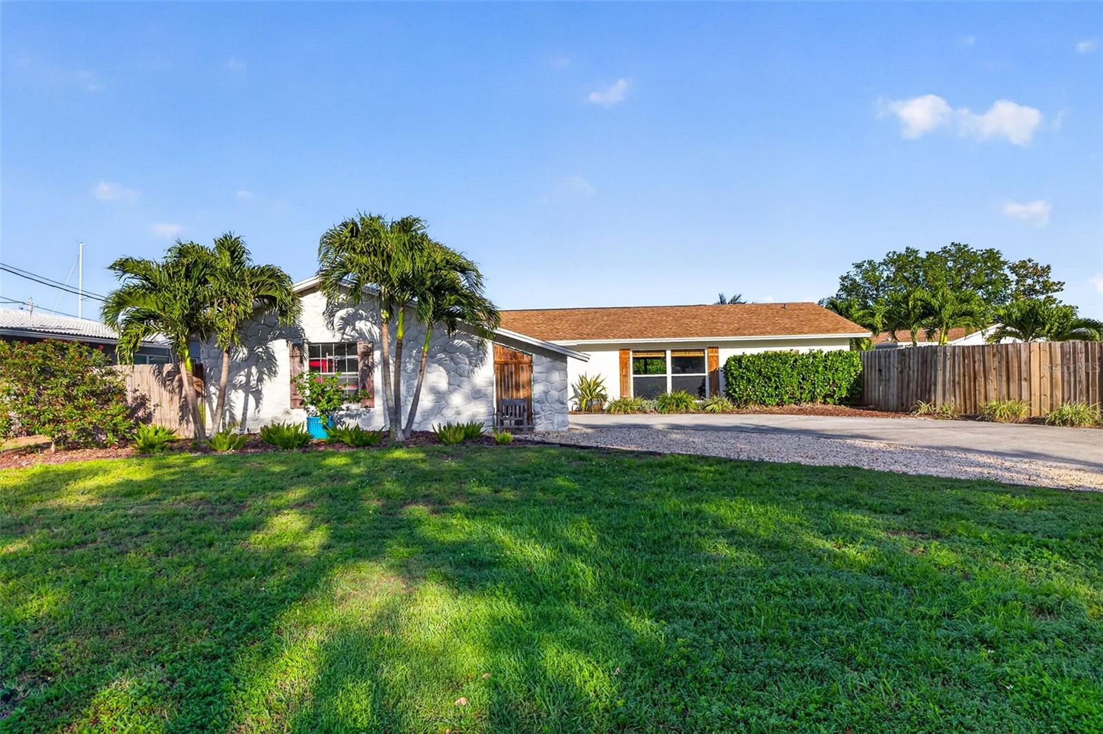 4200 BEACH DR SE — photo 3
