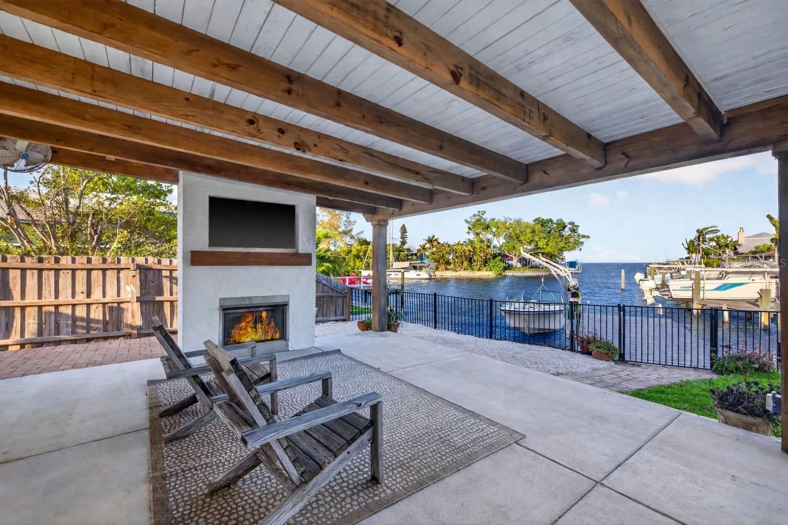 4200 BEACH DR SE — photo 2