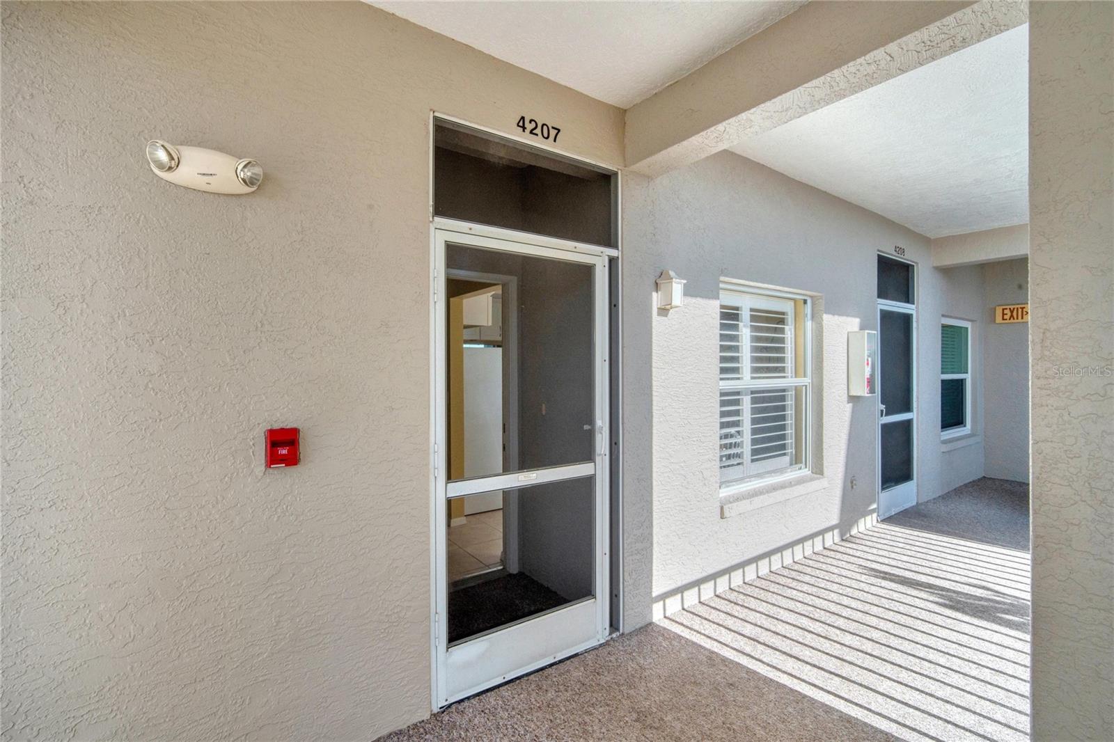 9610 CLUB SOUTH CIR ## 4207 — photo 3