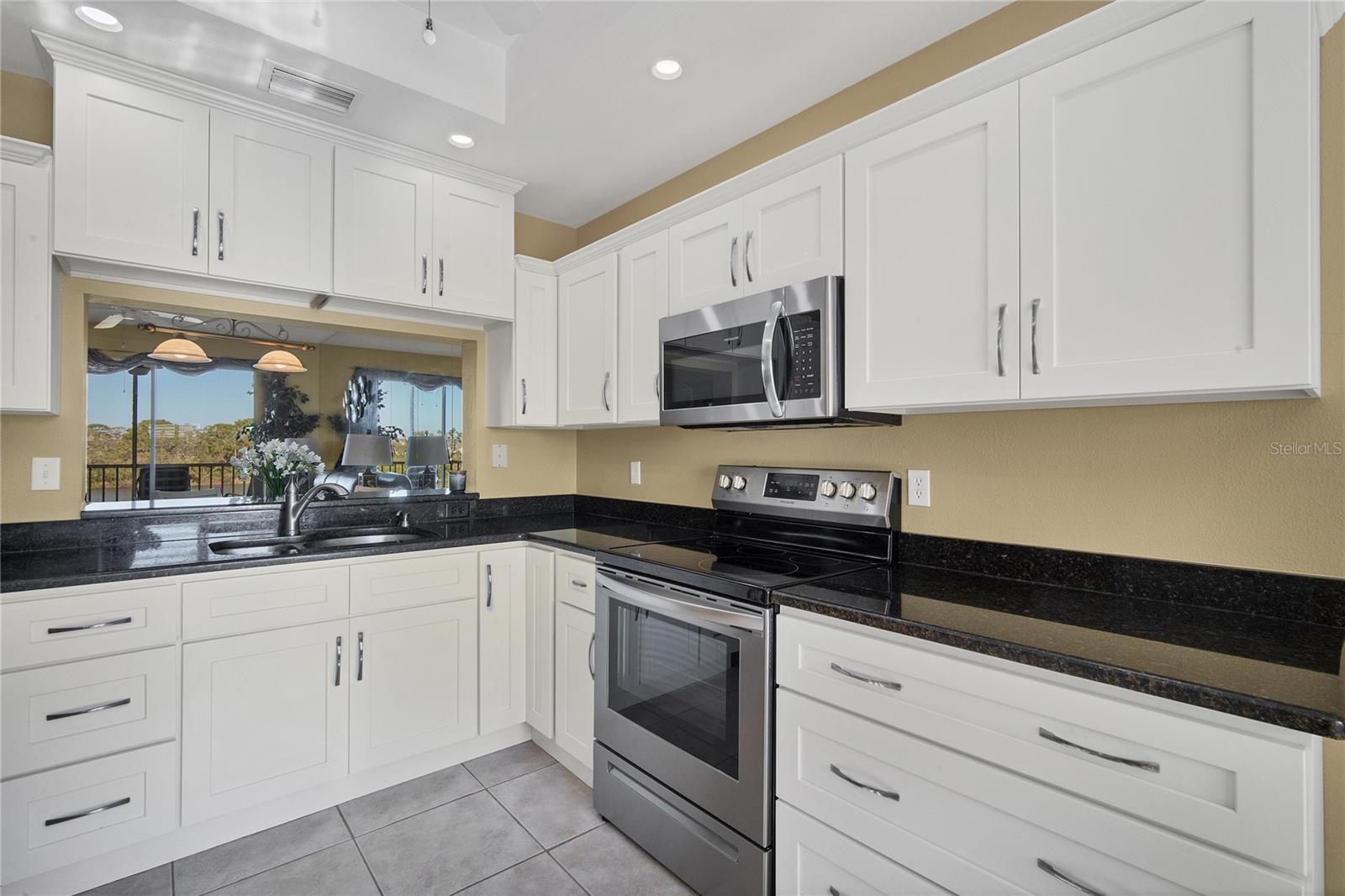 9610 CLUB SOUTH CIR ## 4207 — photo 4