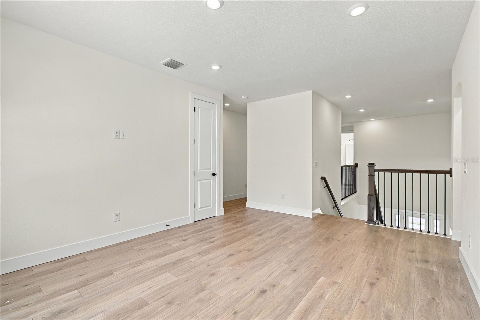 812 W ORIENT ST — photo 22