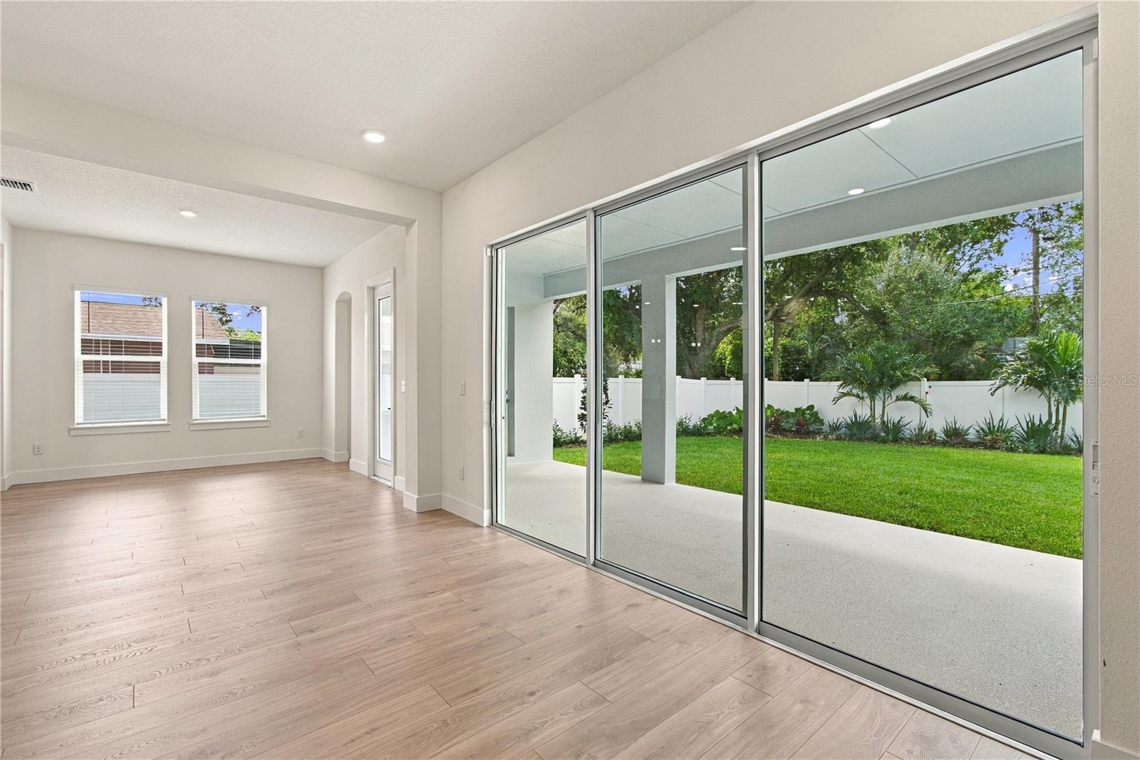 812 W ORIENT ST — photo 17