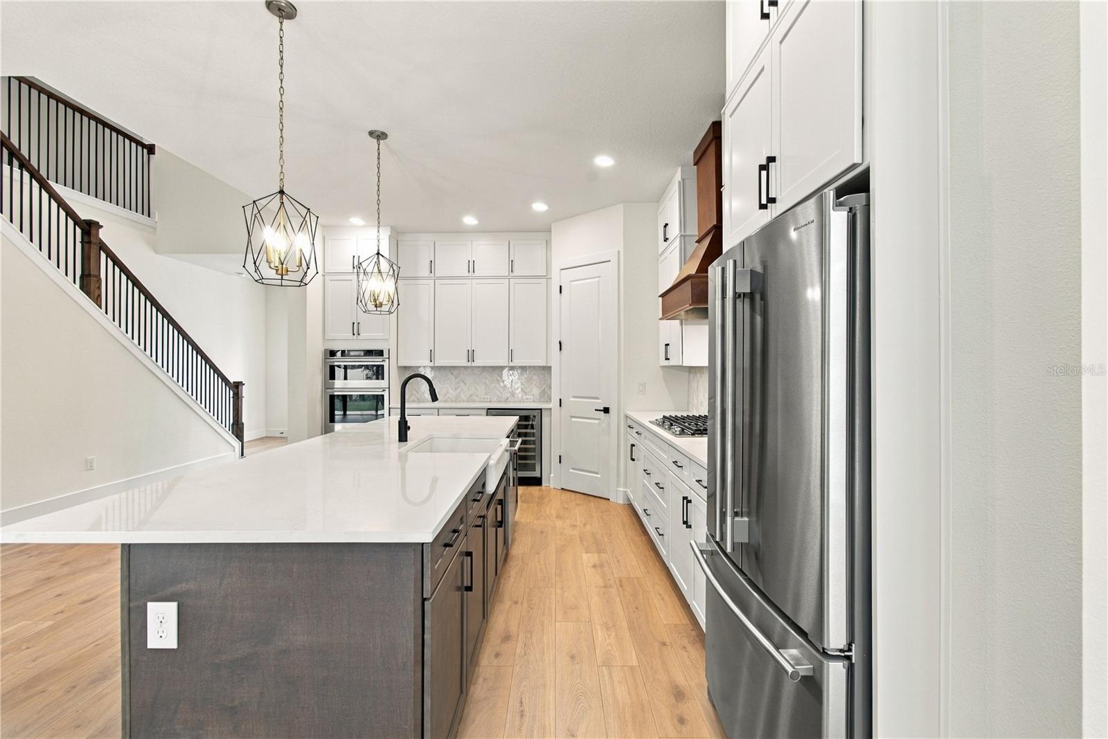 812 W ORIENT ST — photo 7