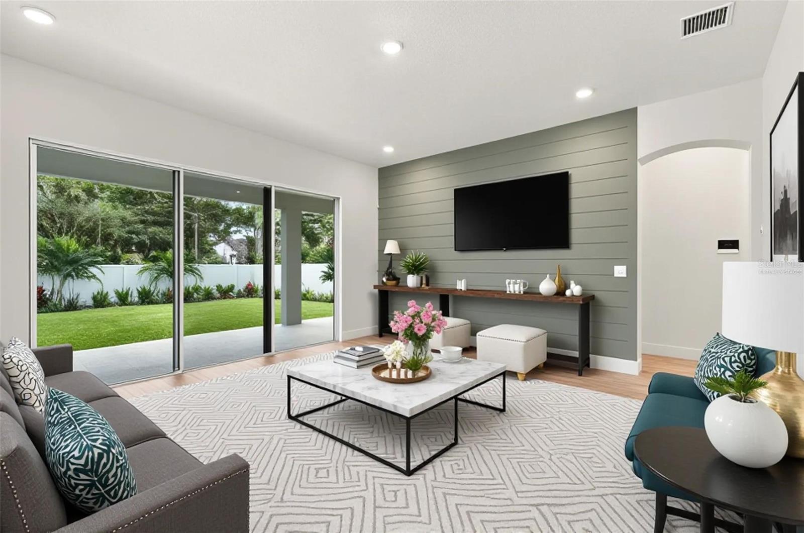 812 W ORIENT ST — photo 12