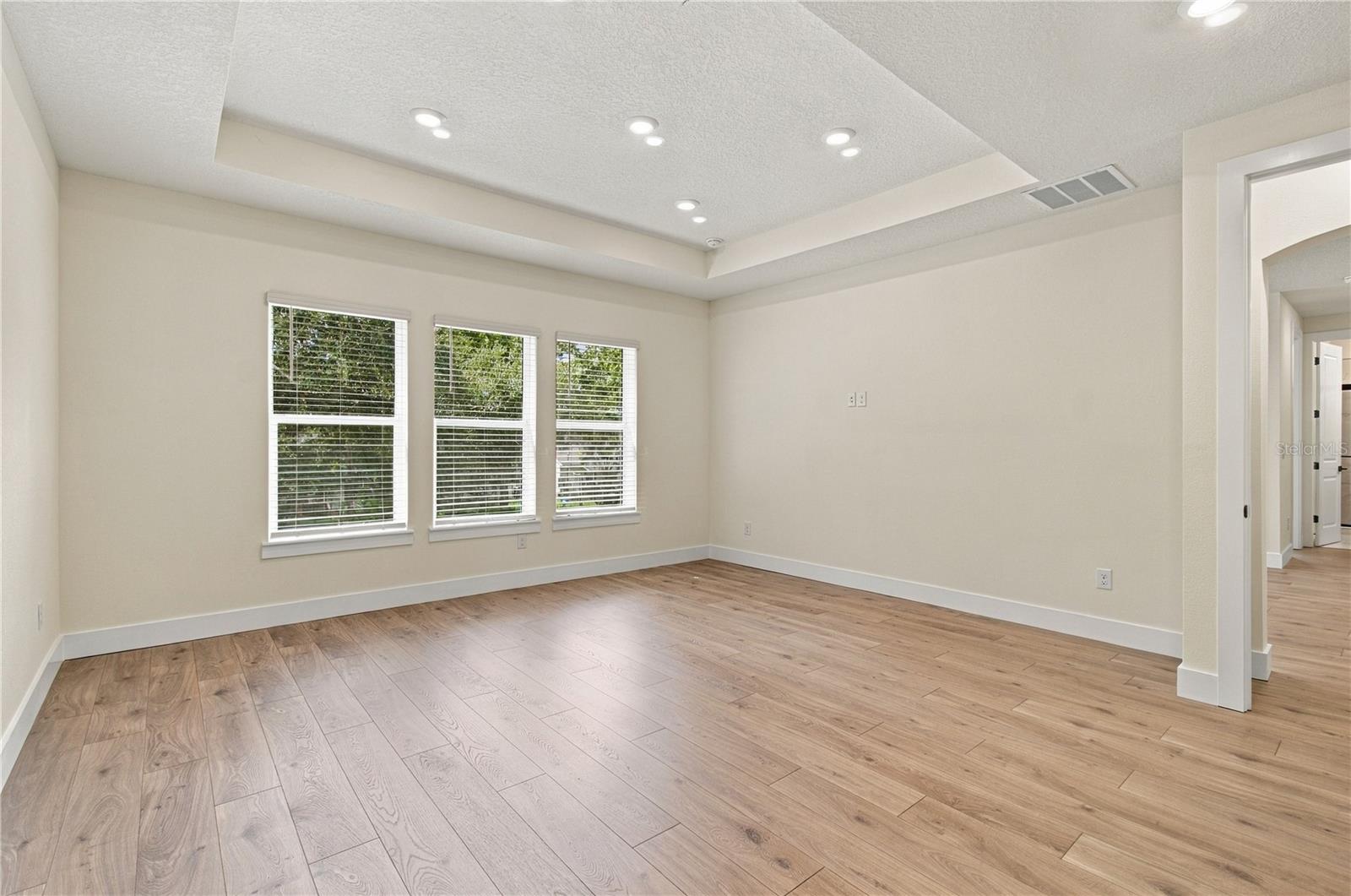 812 W ORIENT ST — photo 25