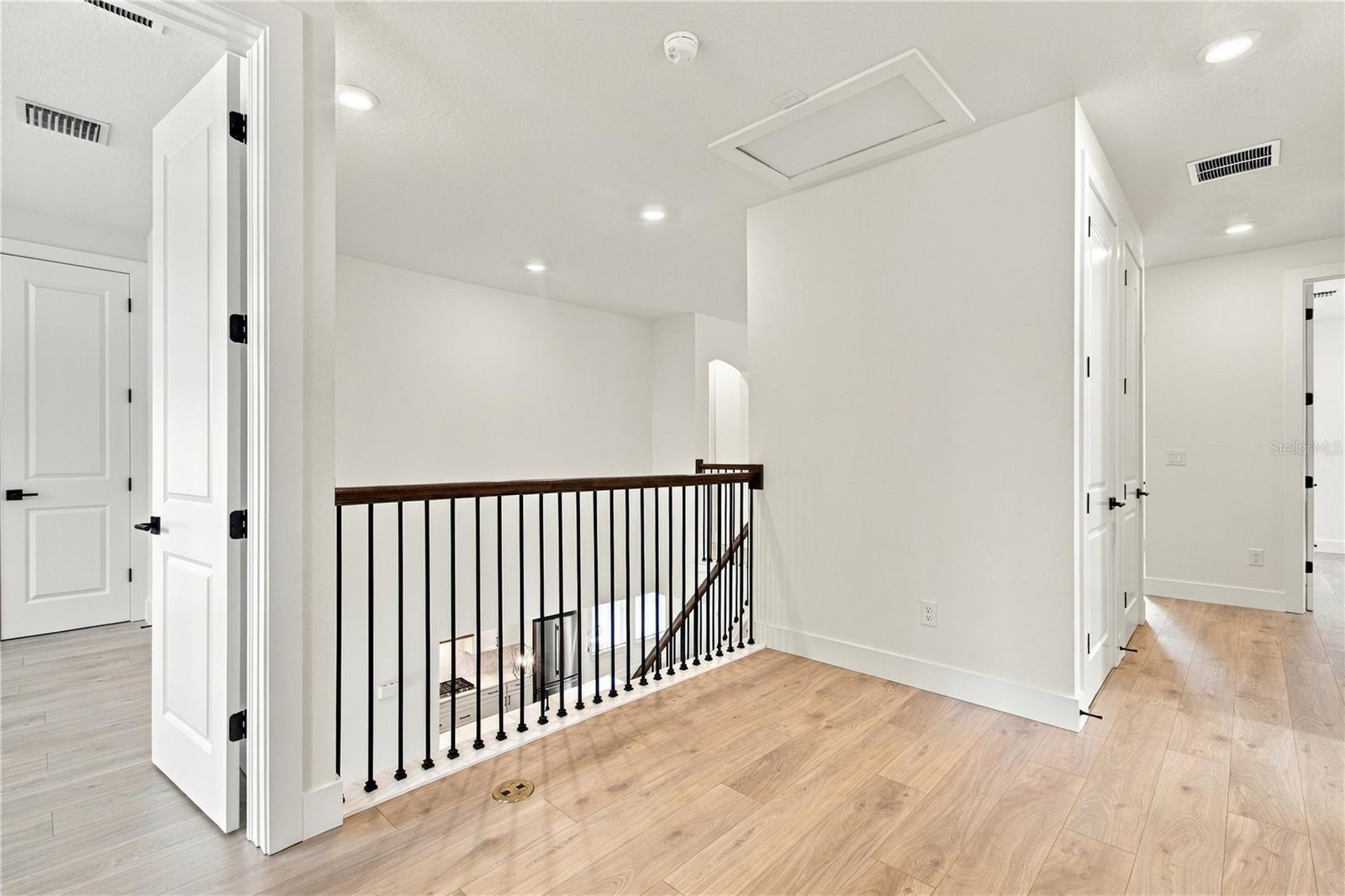 812 W ORIENT ST — photo 23
