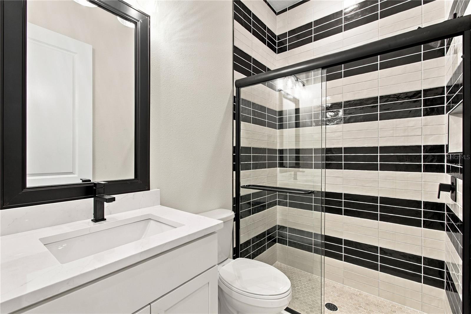 812 W ORIENT ST — photo 38