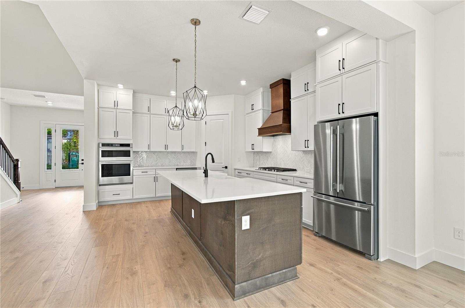 812 W ORIENT ST — photo 6