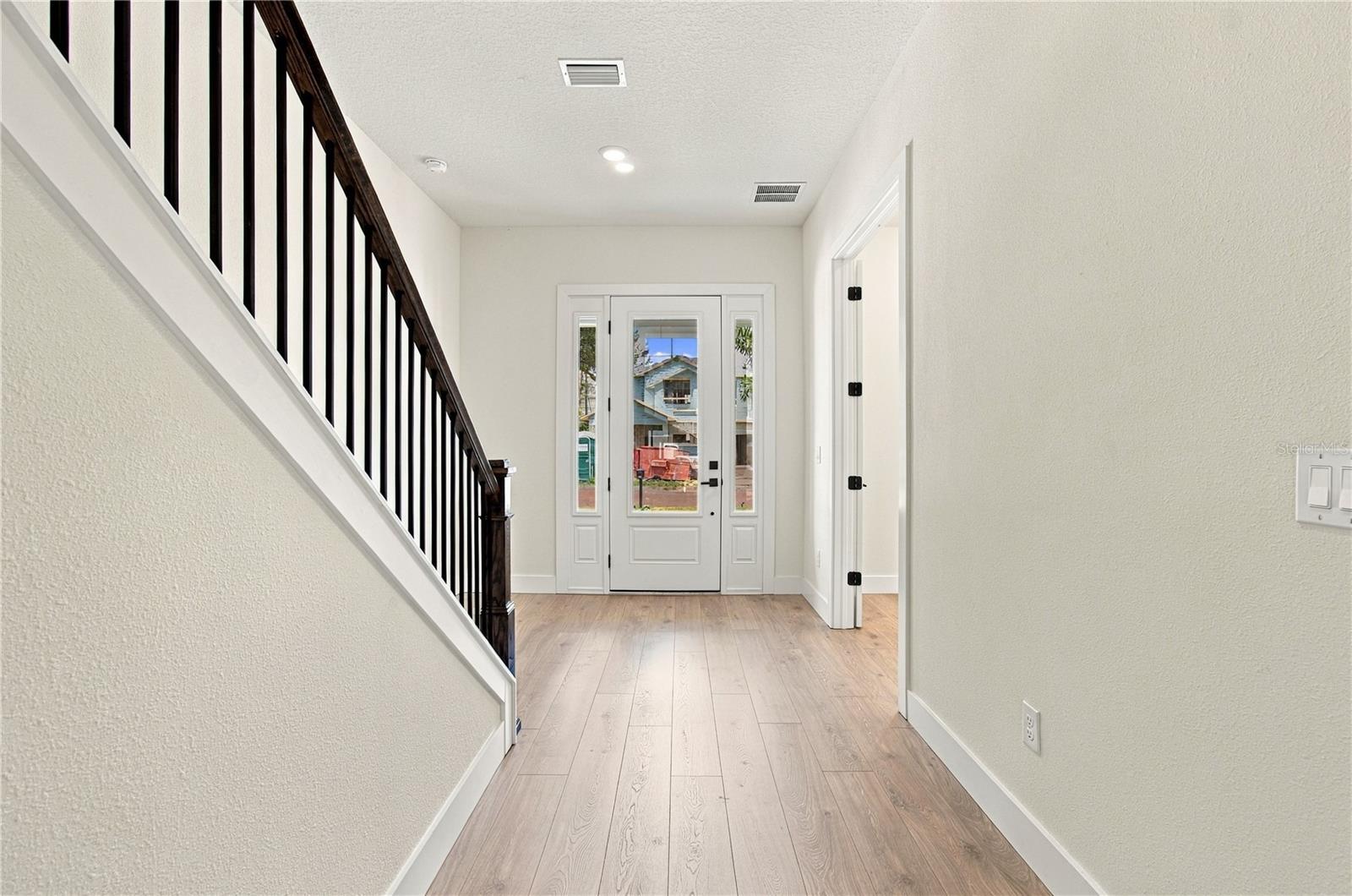 812 W ORIENT ST — photo 3