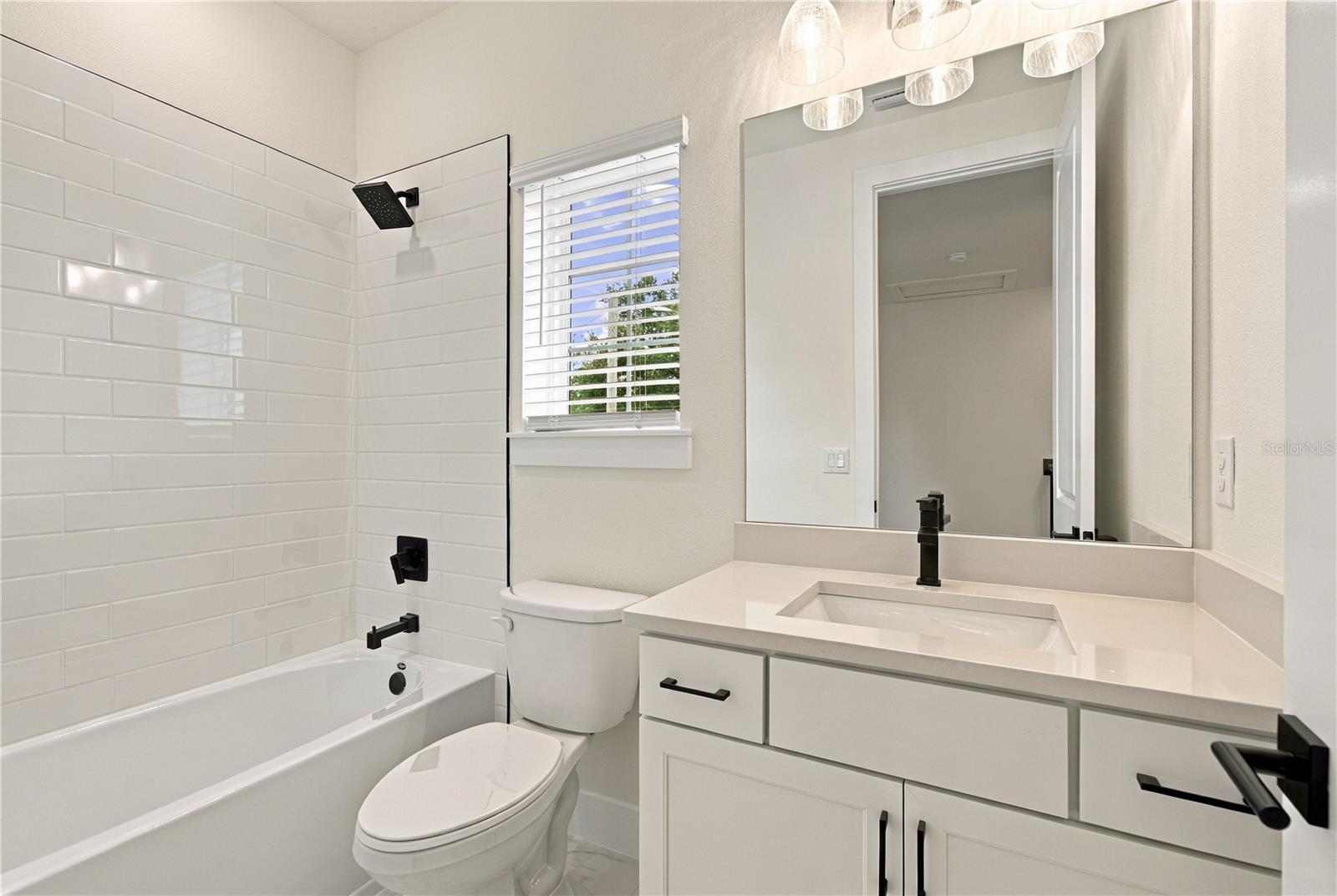 812 W ORIENT ST — photo 39