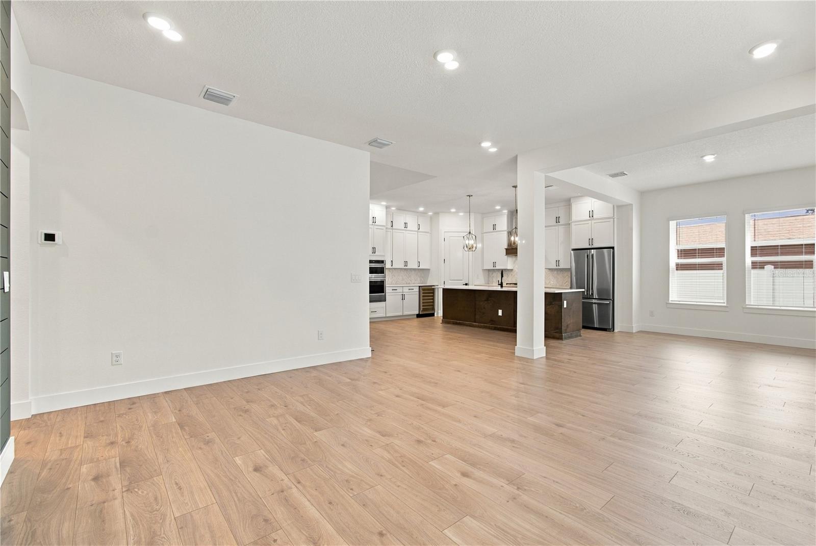 812 W ORIENT ST — photo 18
