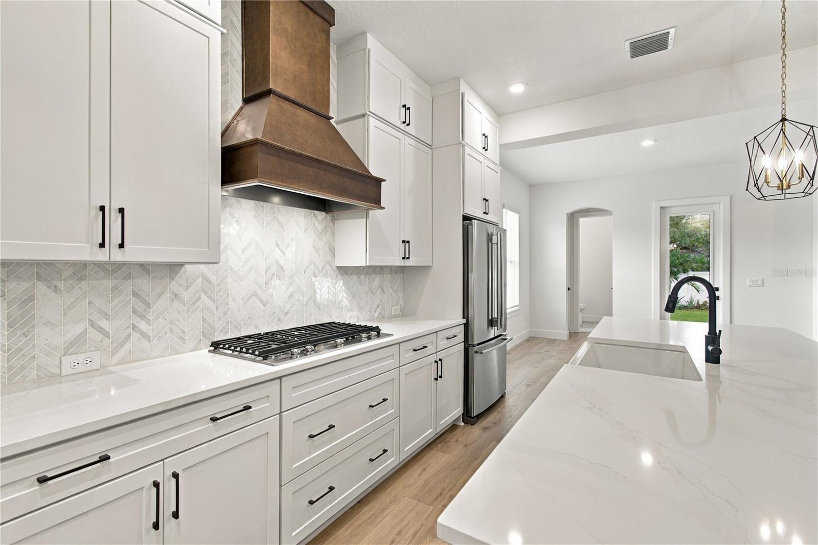 812 W ORIENT ST — photo 8