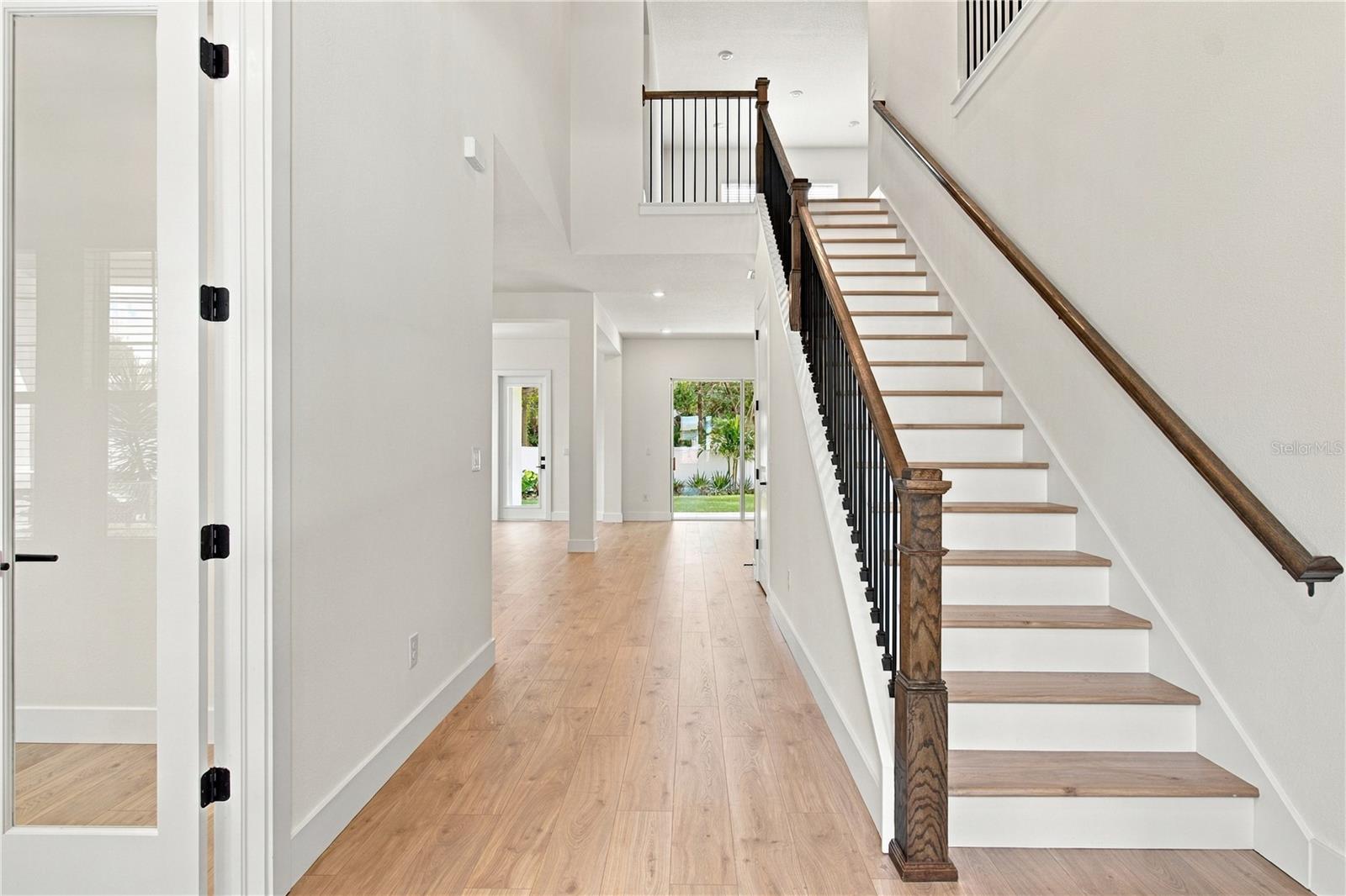 812 W ORIENT ST — photo 2