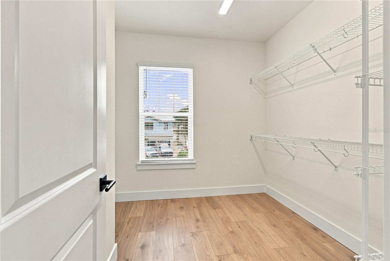 812 W ORIENT ST — photo 32