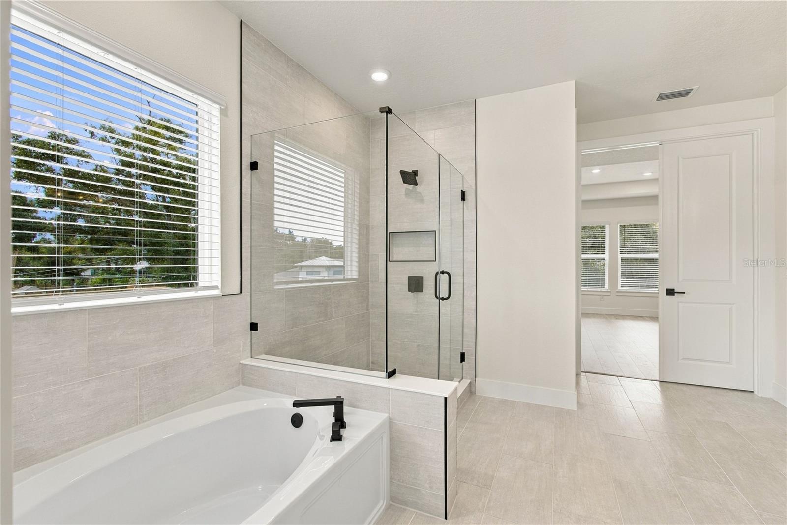 812 W ORIENT ST — photo 31