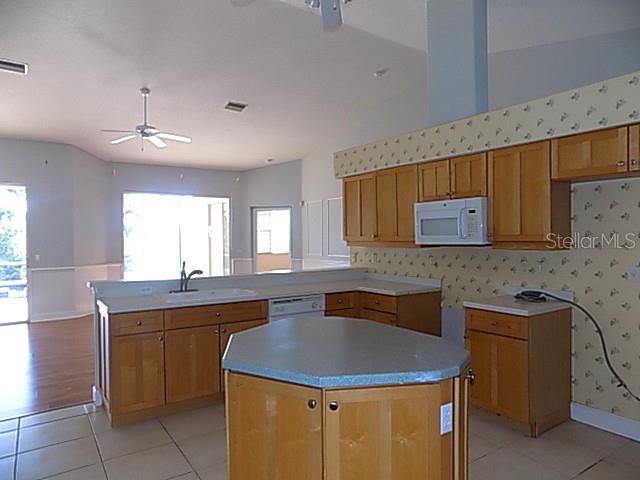 4641 SAMOSET DR — photo 19