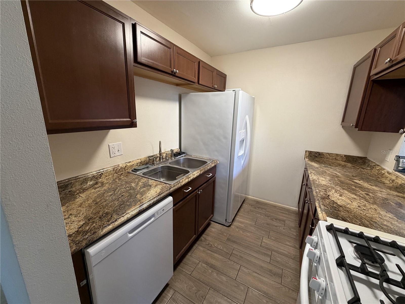 5967 TERRACE PARK DR N #104 — photo 39