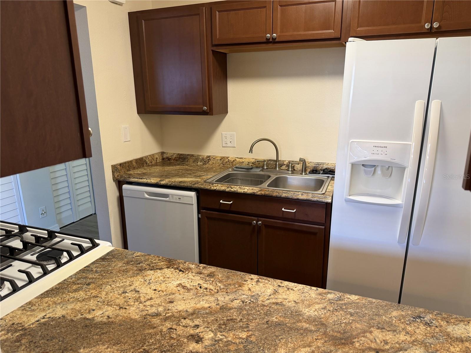 5967 TERRACE PARK DR N #104 — photo 37