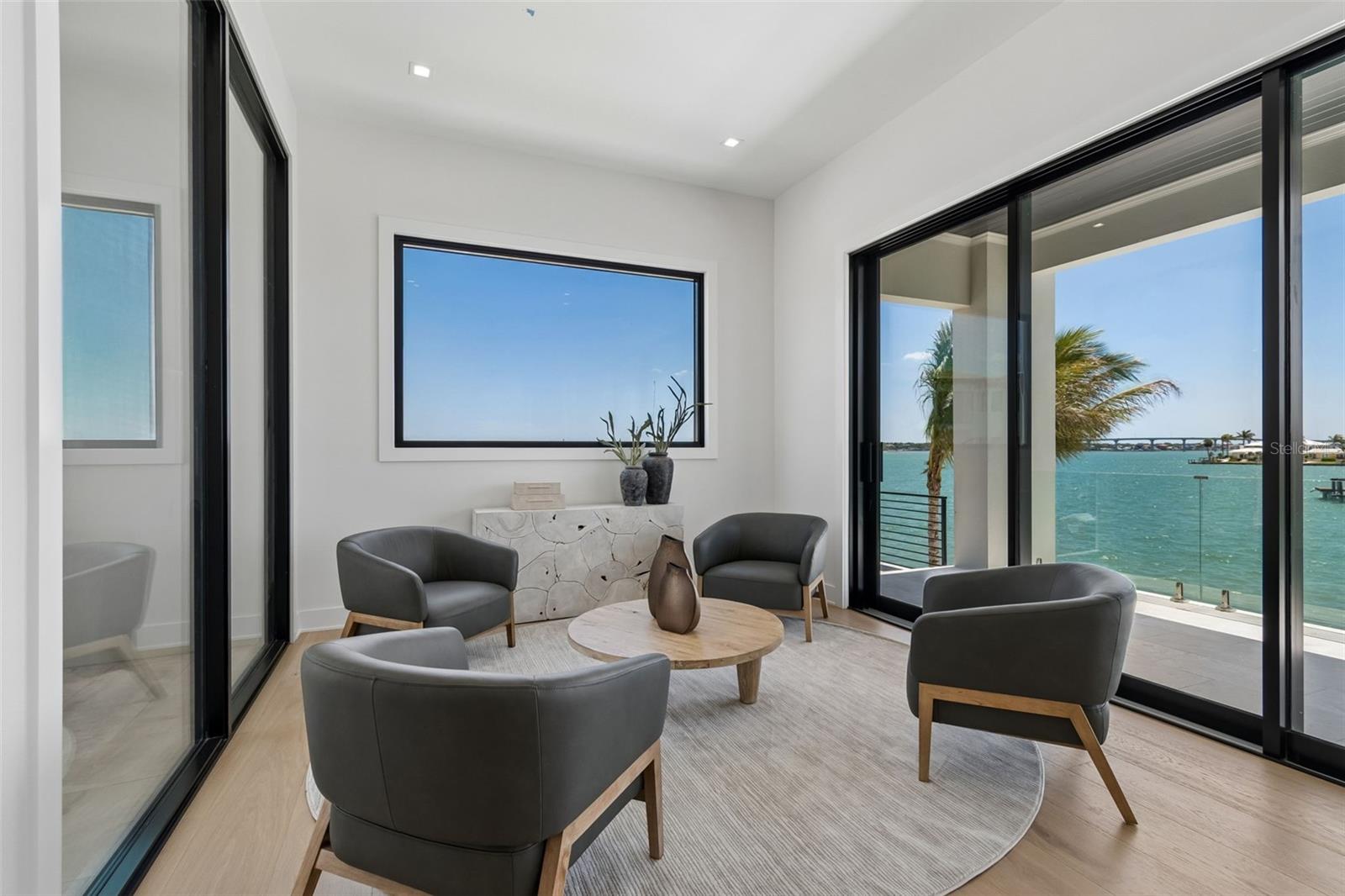 236 HOWARD DR — photo 14