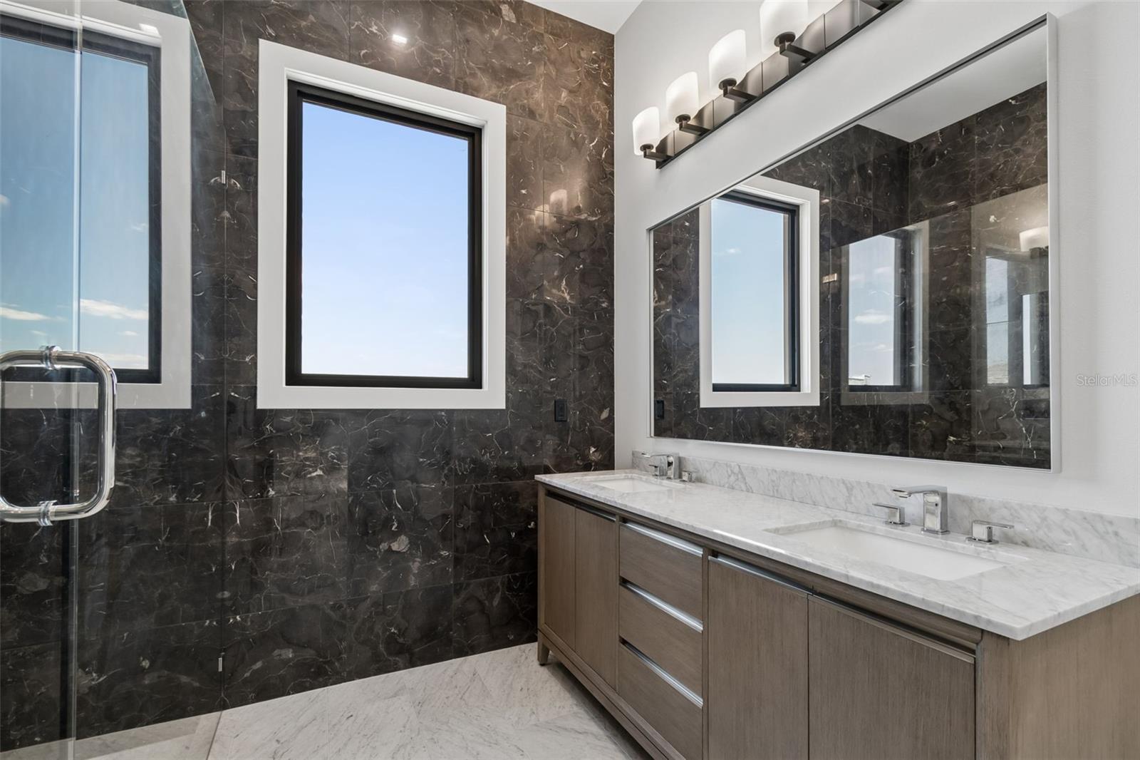 236 HOWARD DR — photo 49