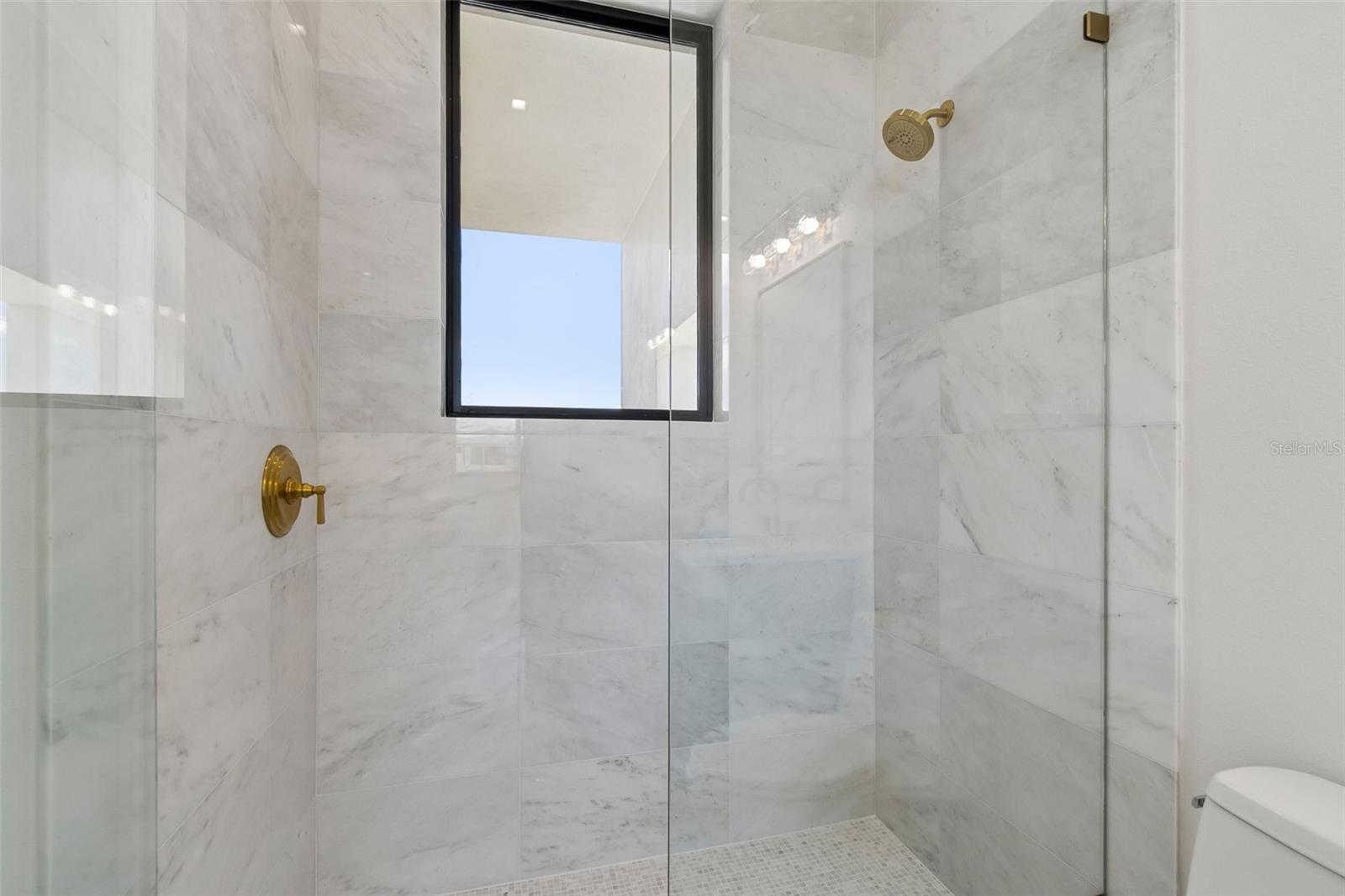 236 HOWARD DR — photo 53
