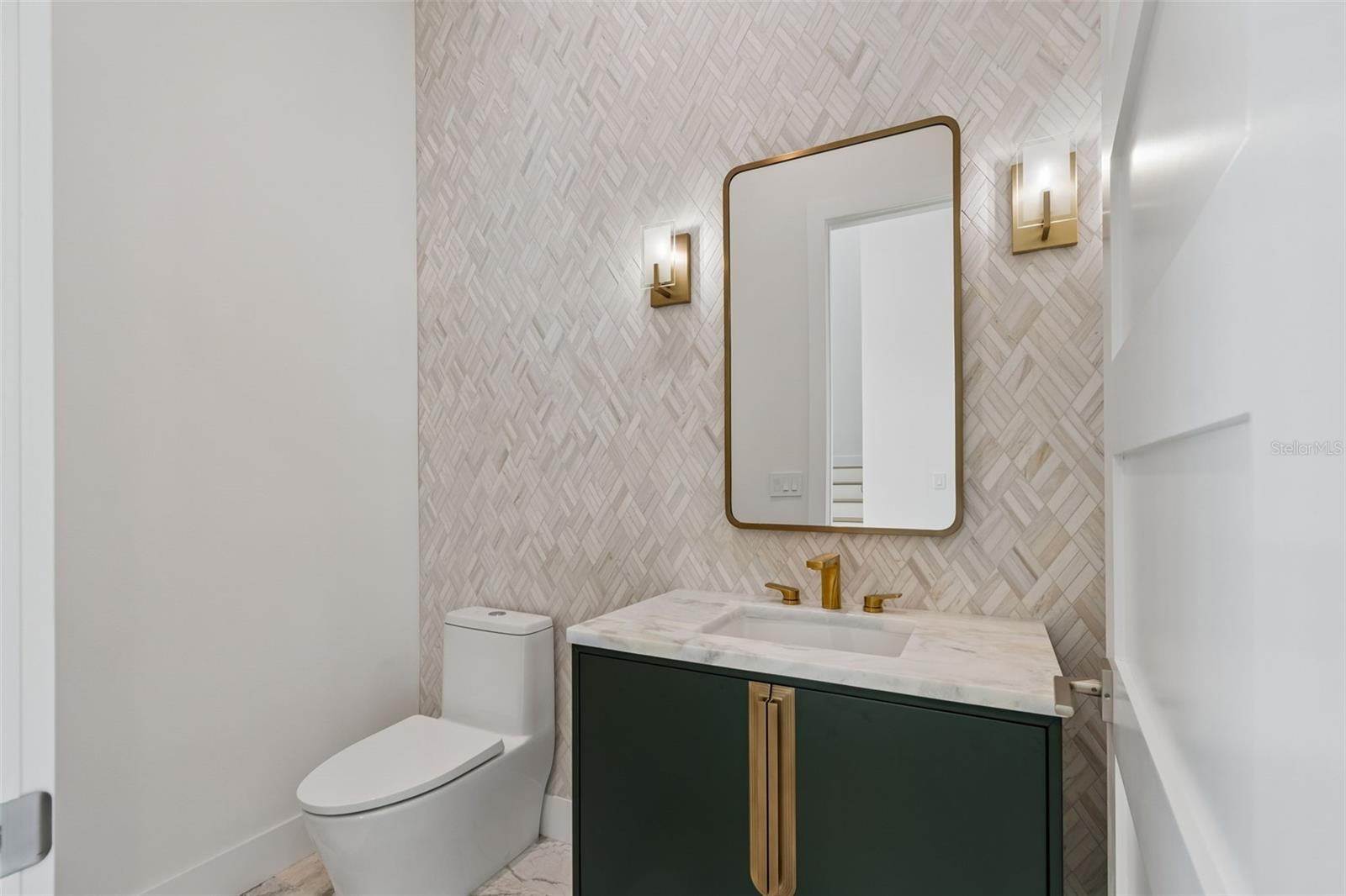 236 HOWARD DR — photo 23